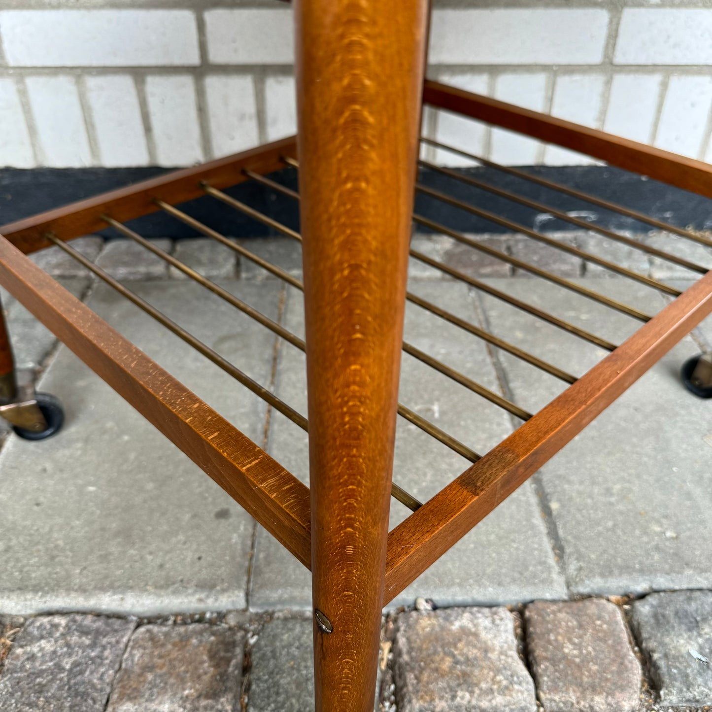 Sidetable with brass shelf