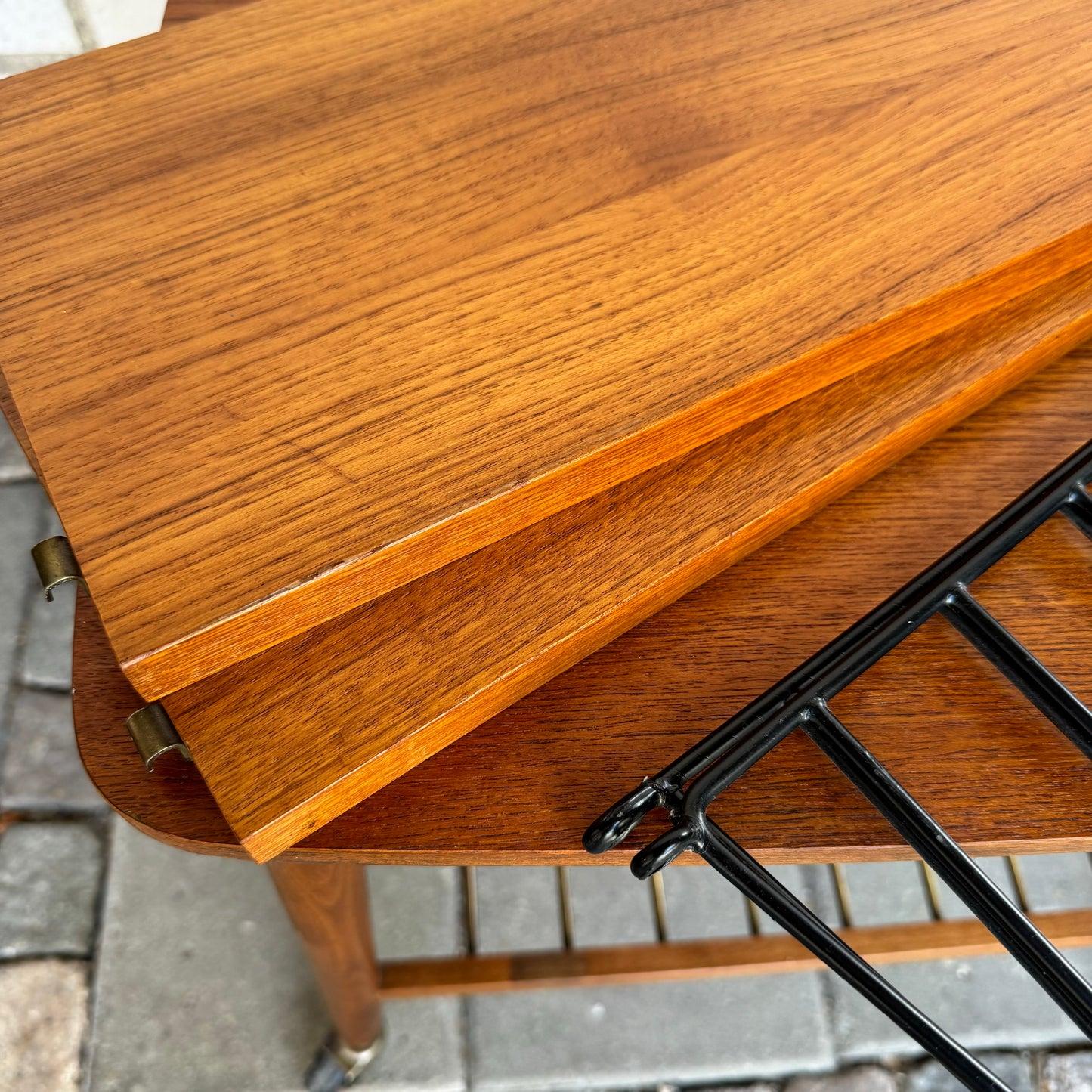 String shelf in teak