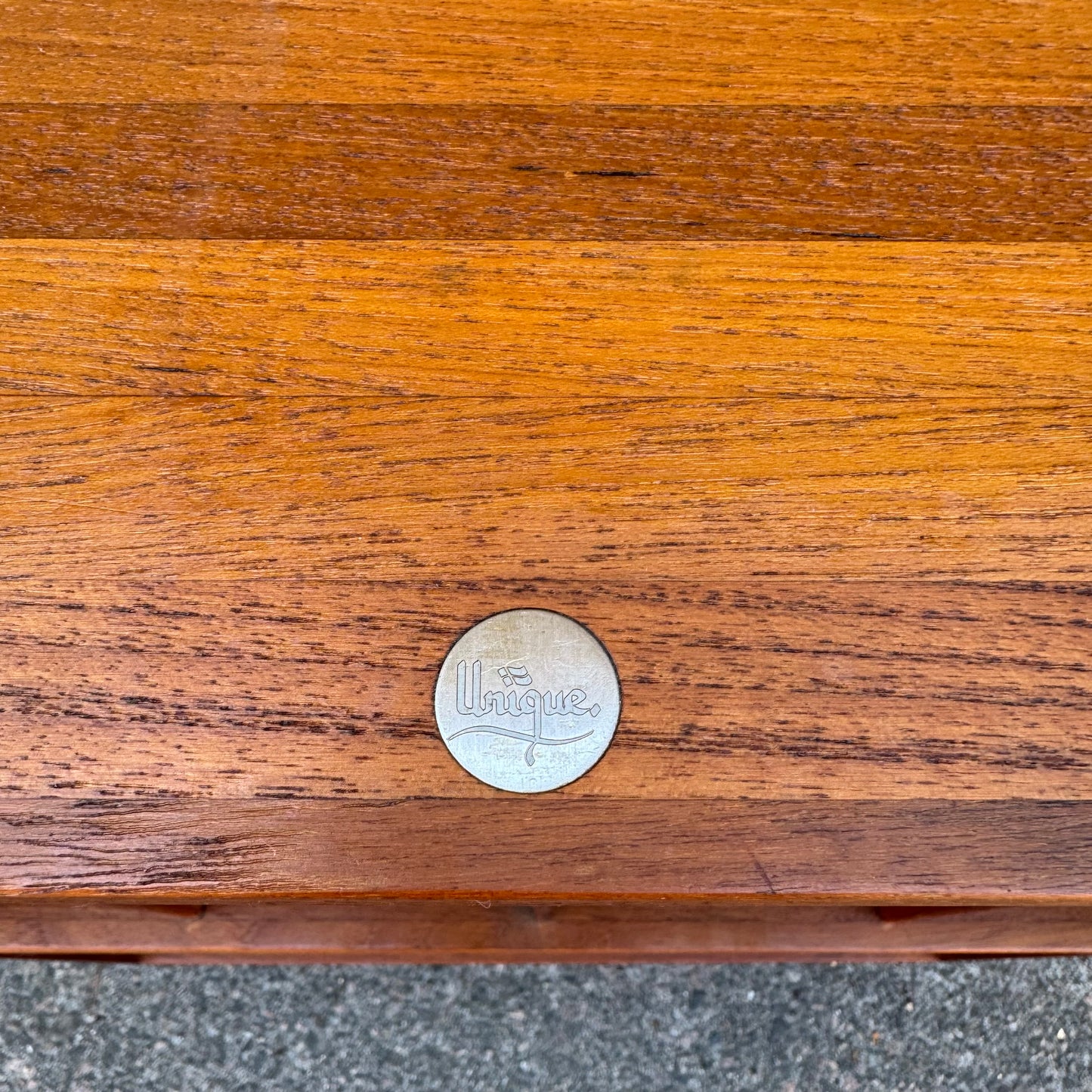 Danska vägghyllor i teak från unique