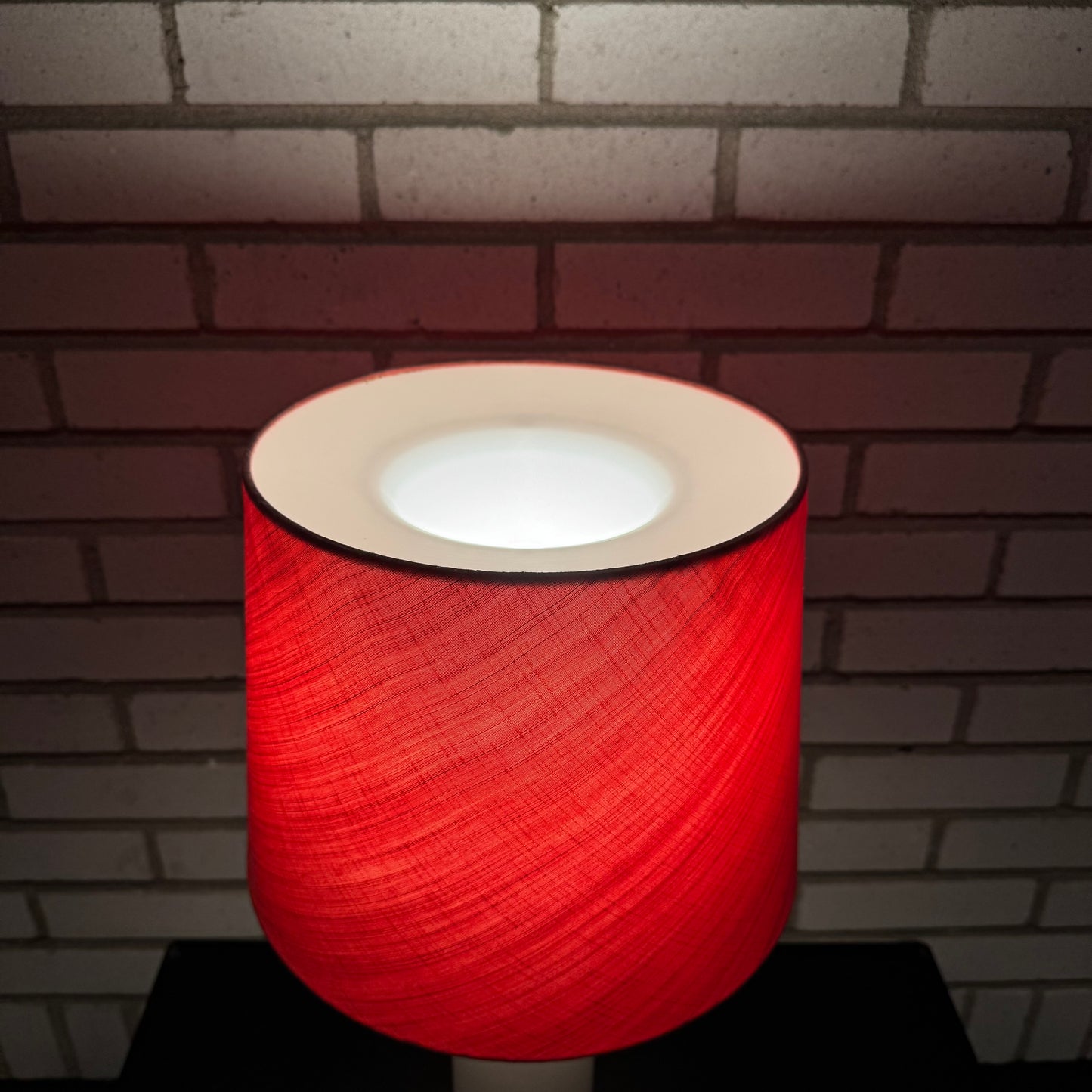 Bordslampa av Uno & Östen Kristiansson för LUXUS