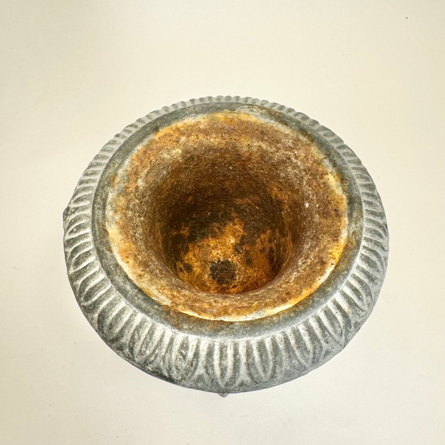 Miniatyr trädgårdsurna i gjutjärn