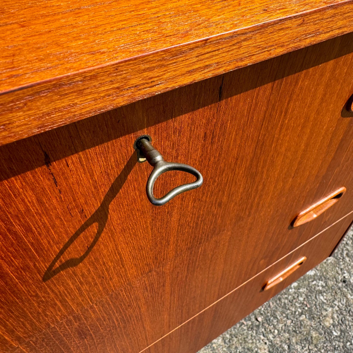 Chest of drawers