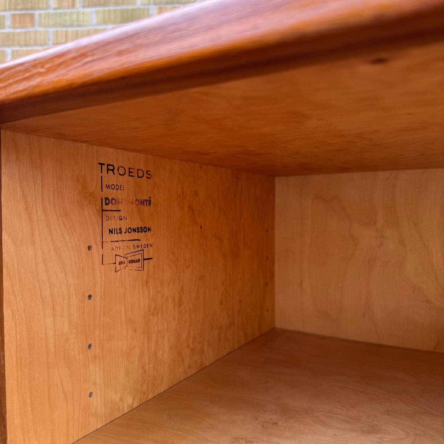 Sideboard i serien ”domi monte” av Nils Jonsson för Hugo Troeds, Bjärnum