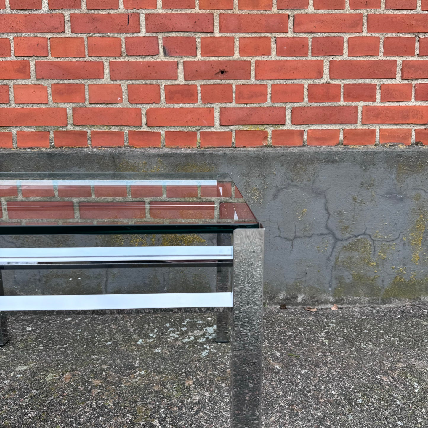 Coffe table in steel and glass