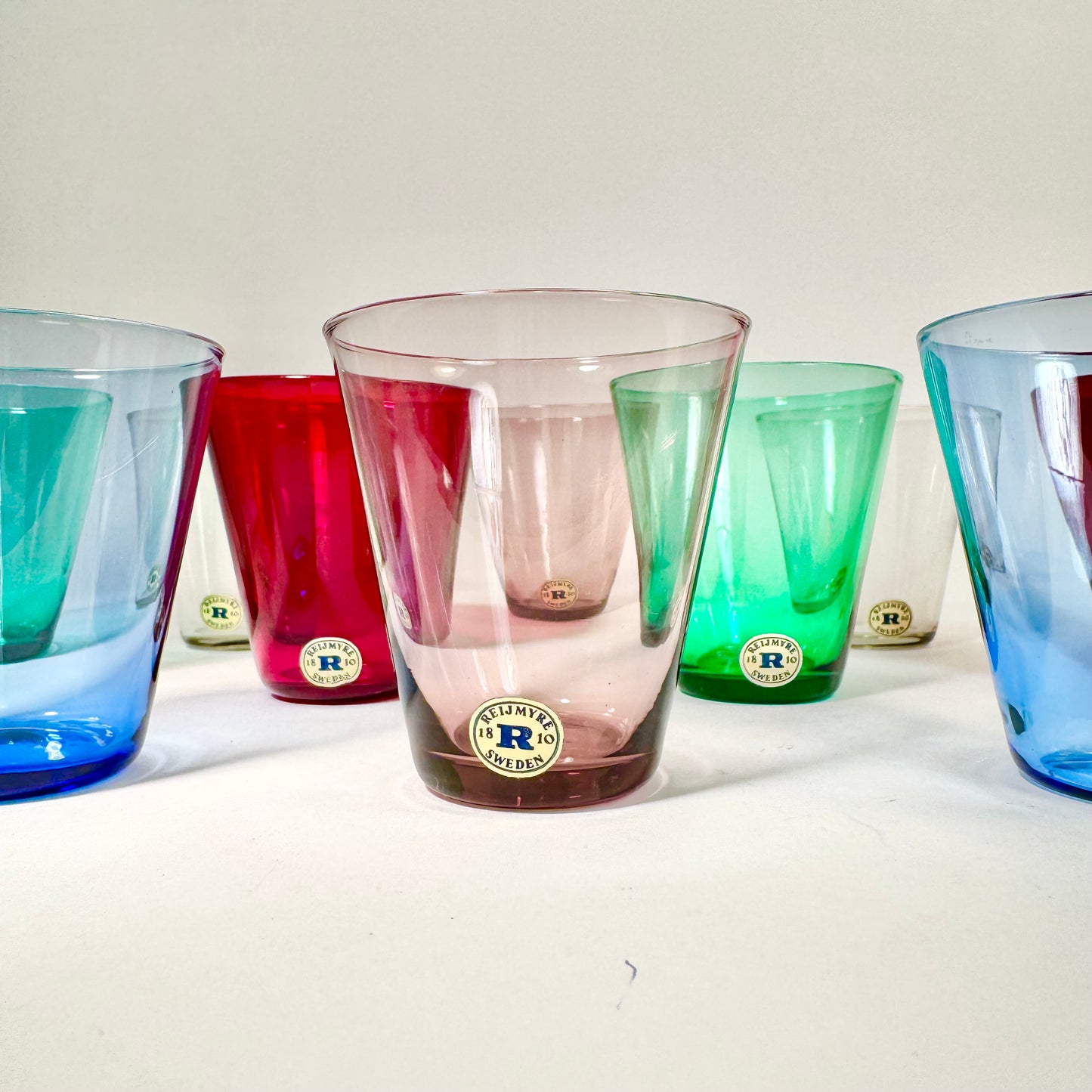 12 glas i serien ”mambo” av Lennart Rosén för Reijmyre