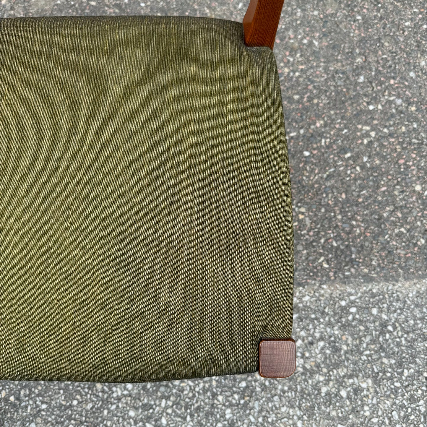 6st stolar i modellen ”Kontiki” av Yngve Ekström