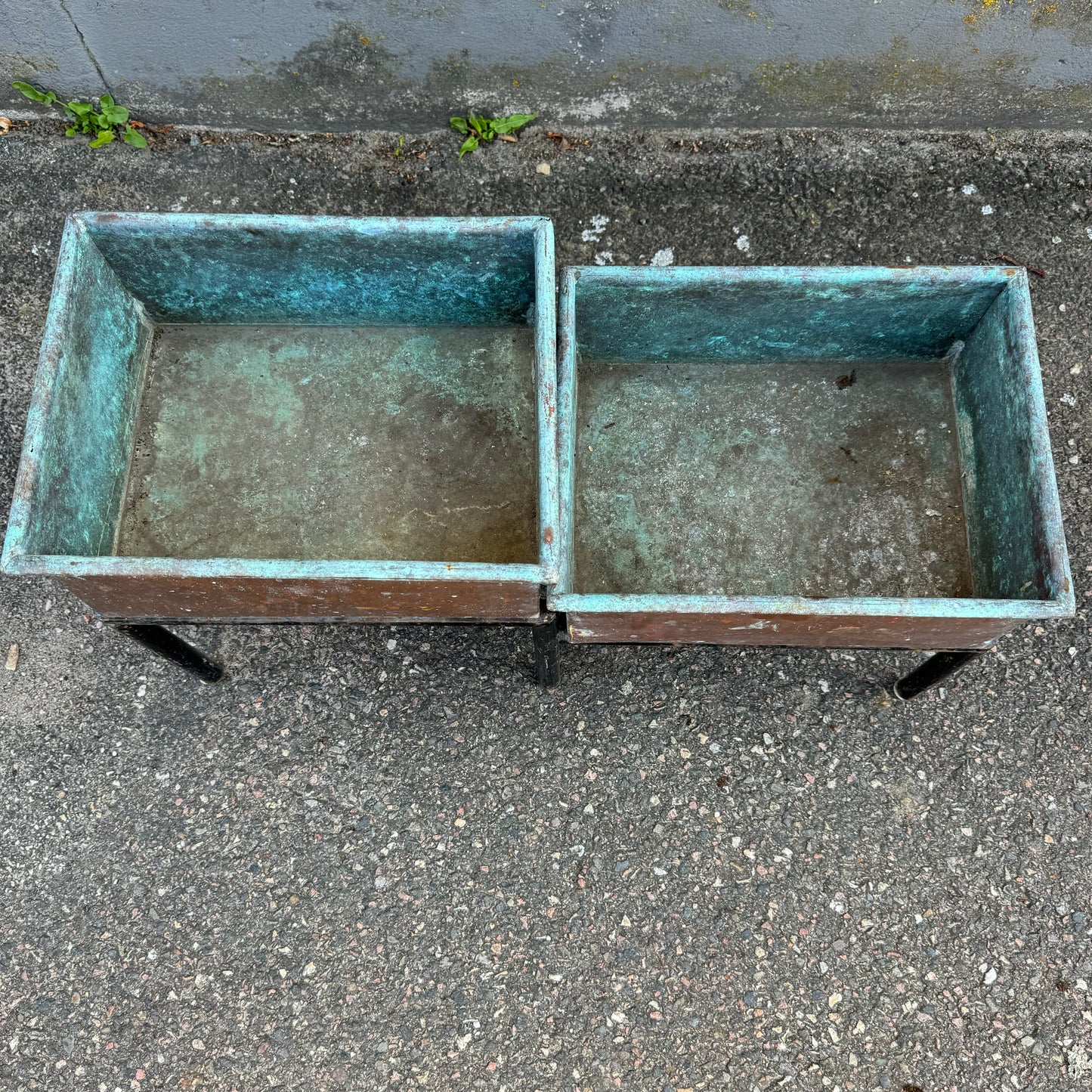 Flower table in copper and steel