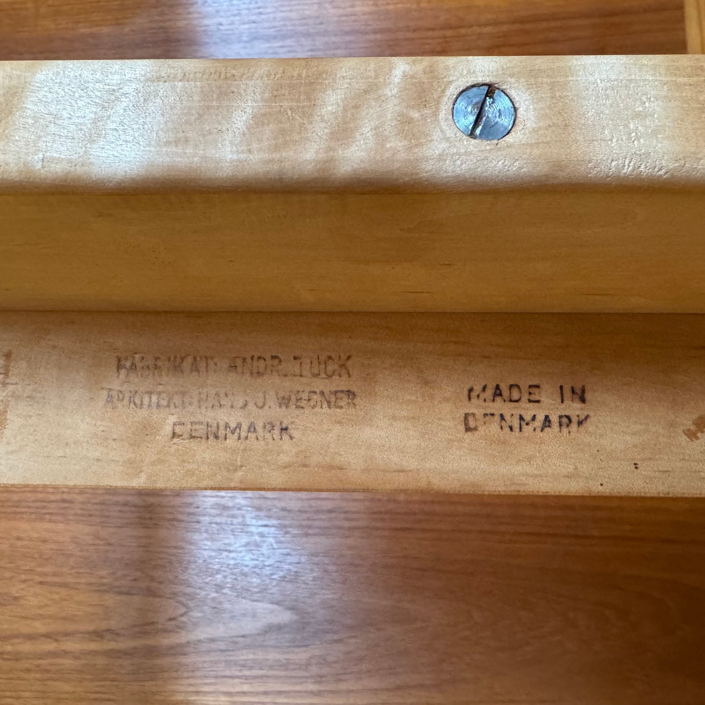 Matbordet modell AT-312 av Hans J. Wegner för Andreas Tuck