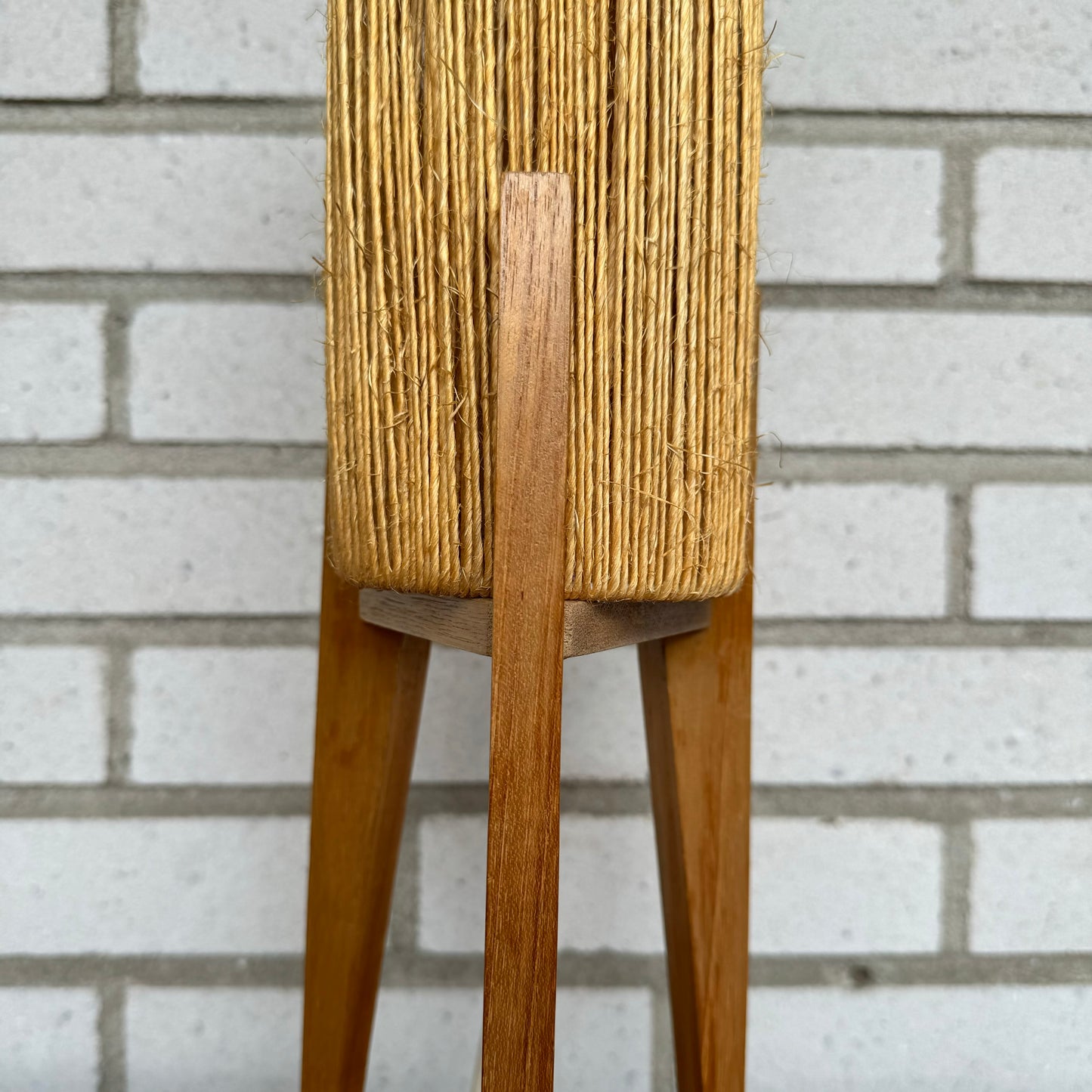Table lamp with paper cord