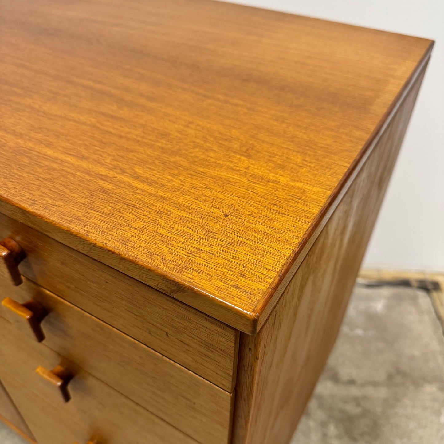 Sideboard i modellen ”contenta” av Johanneaborgs Möbelfabrik Ab