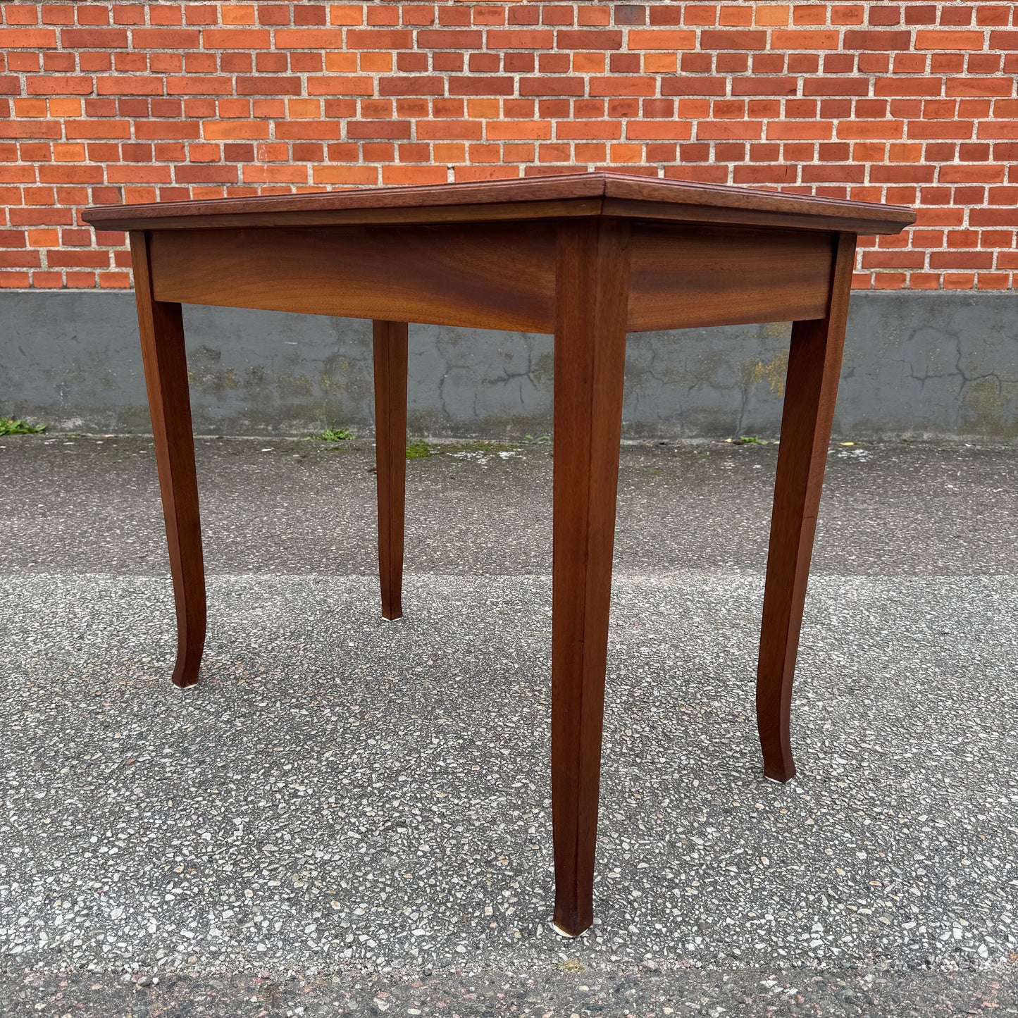 Bord i jugendstil med marmorskiva