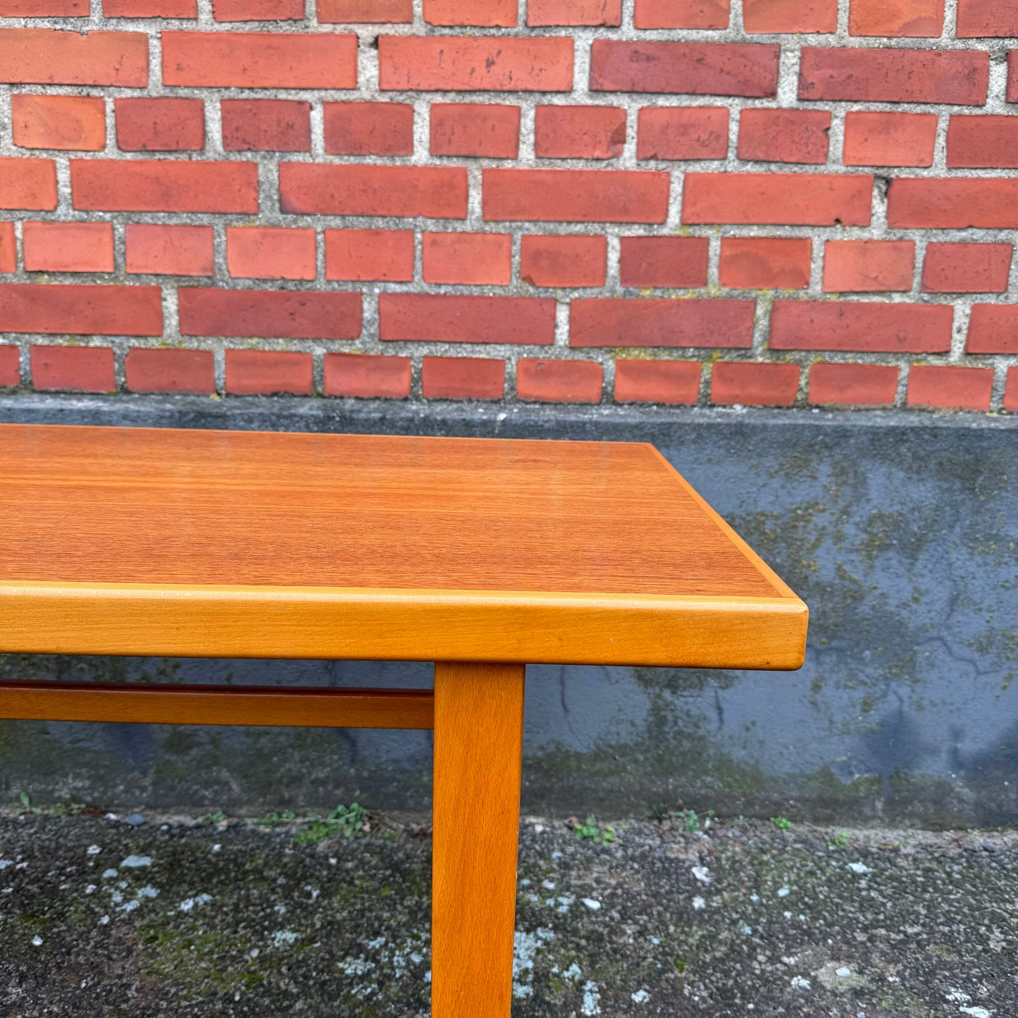 Soffbord i teak och bok