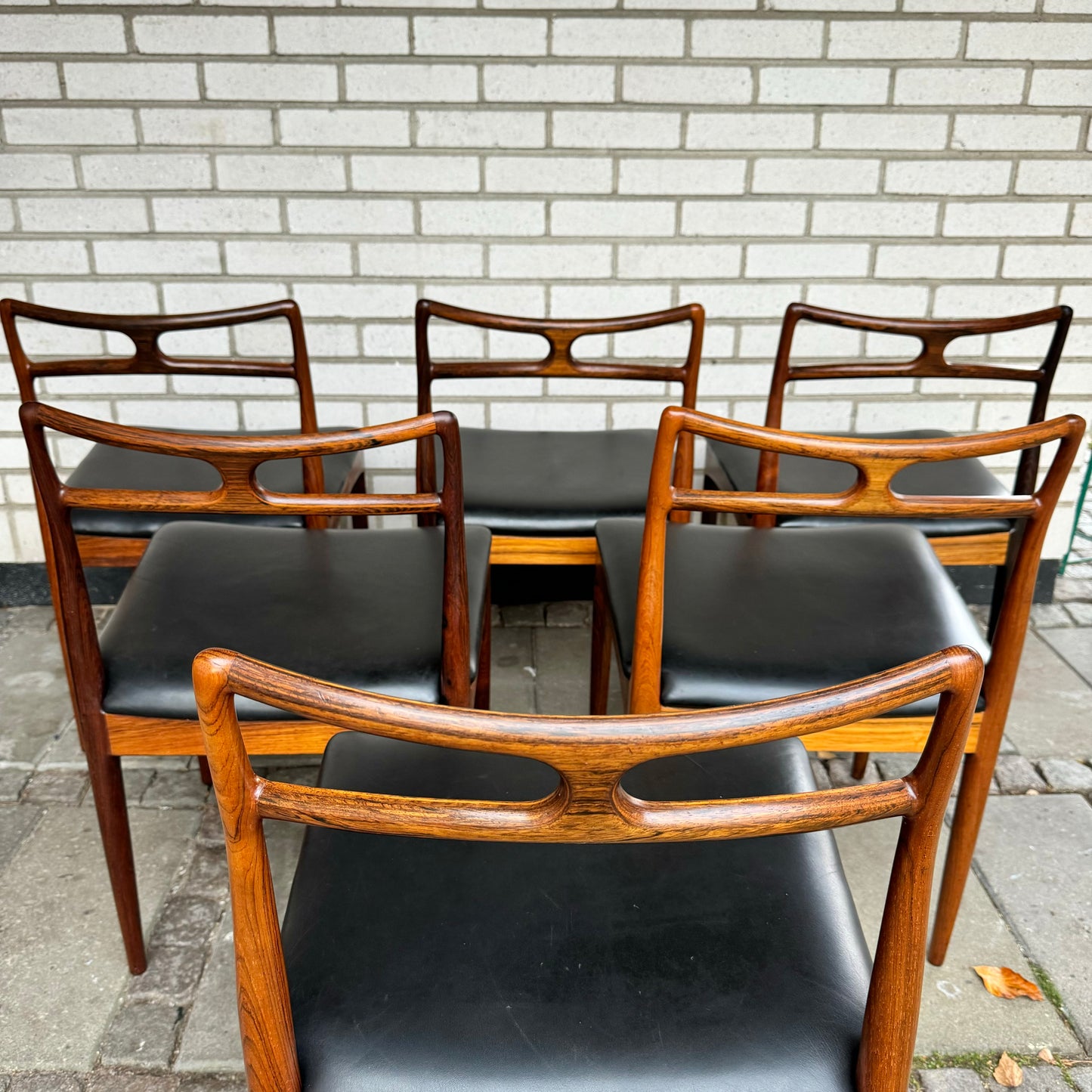 Ovanligt set med 6 stolar av Johannes Andersen