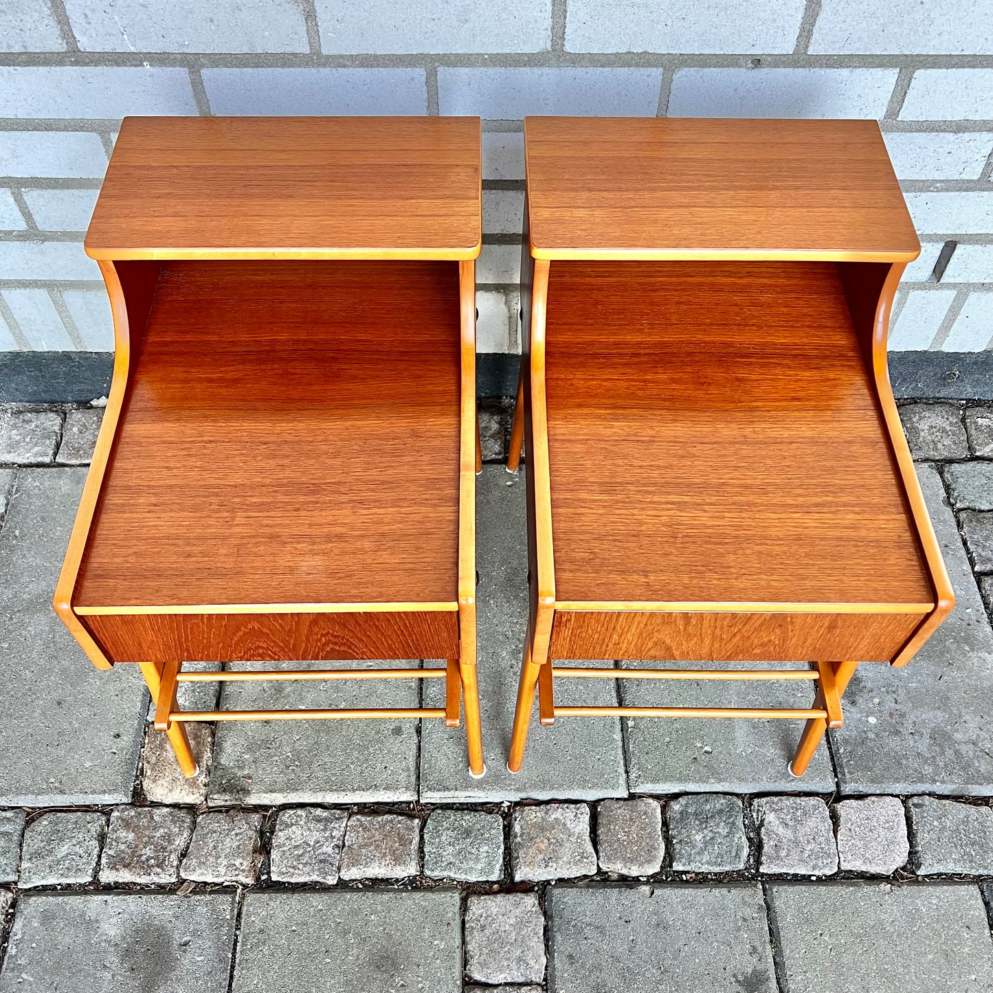 Pair of bedside table in teak and beech
