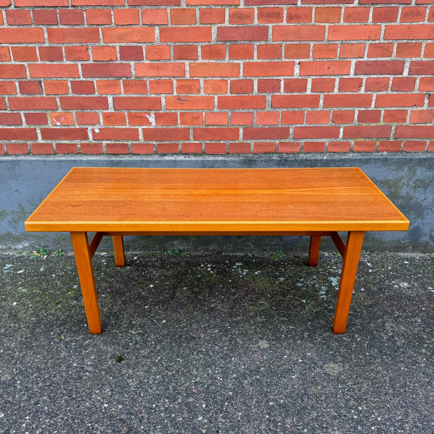 Soffbord i teak och bok