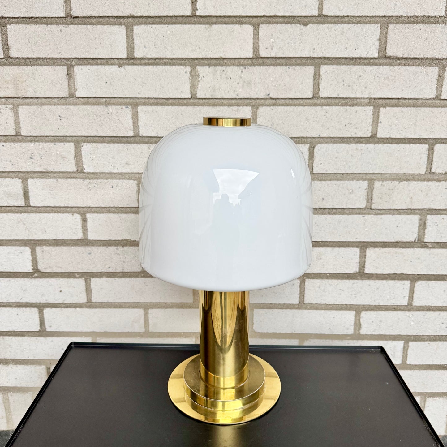 Stor bordslampa i glas o mässing från Limburg