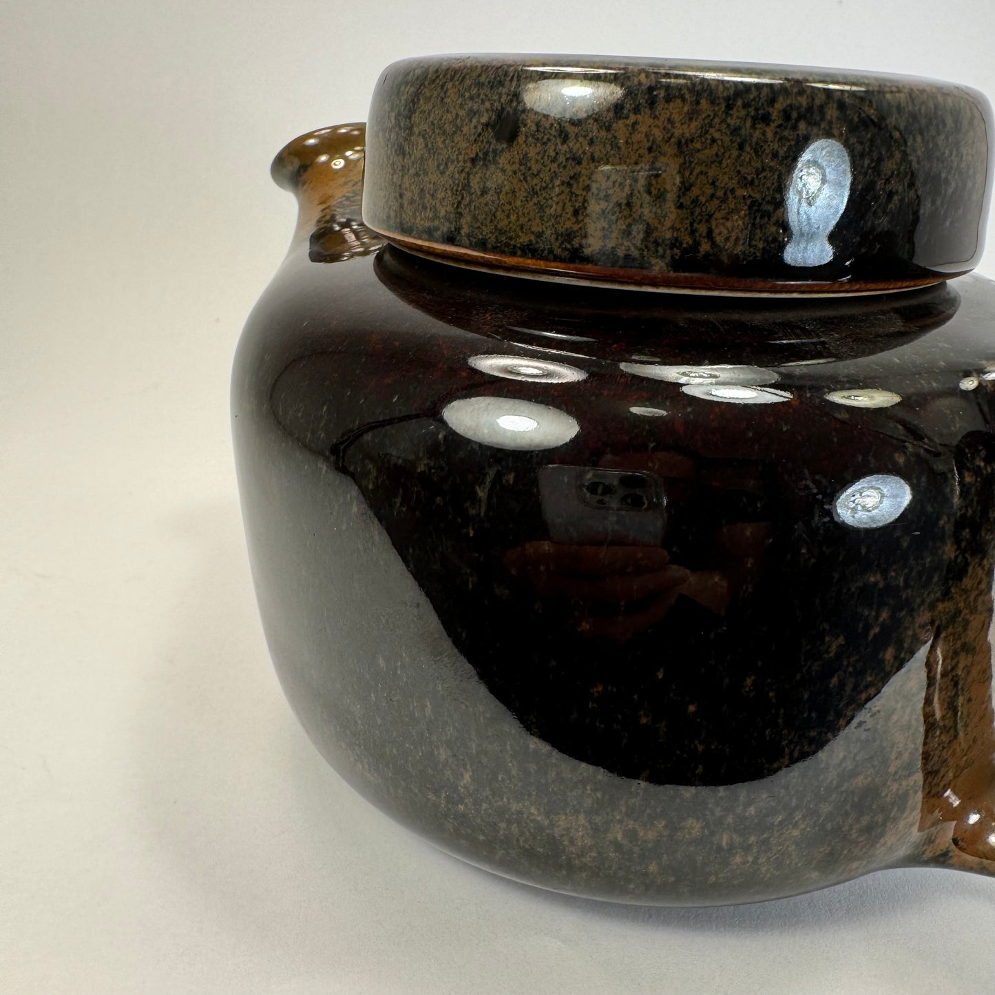 Tea pottle by Ulla Procopé