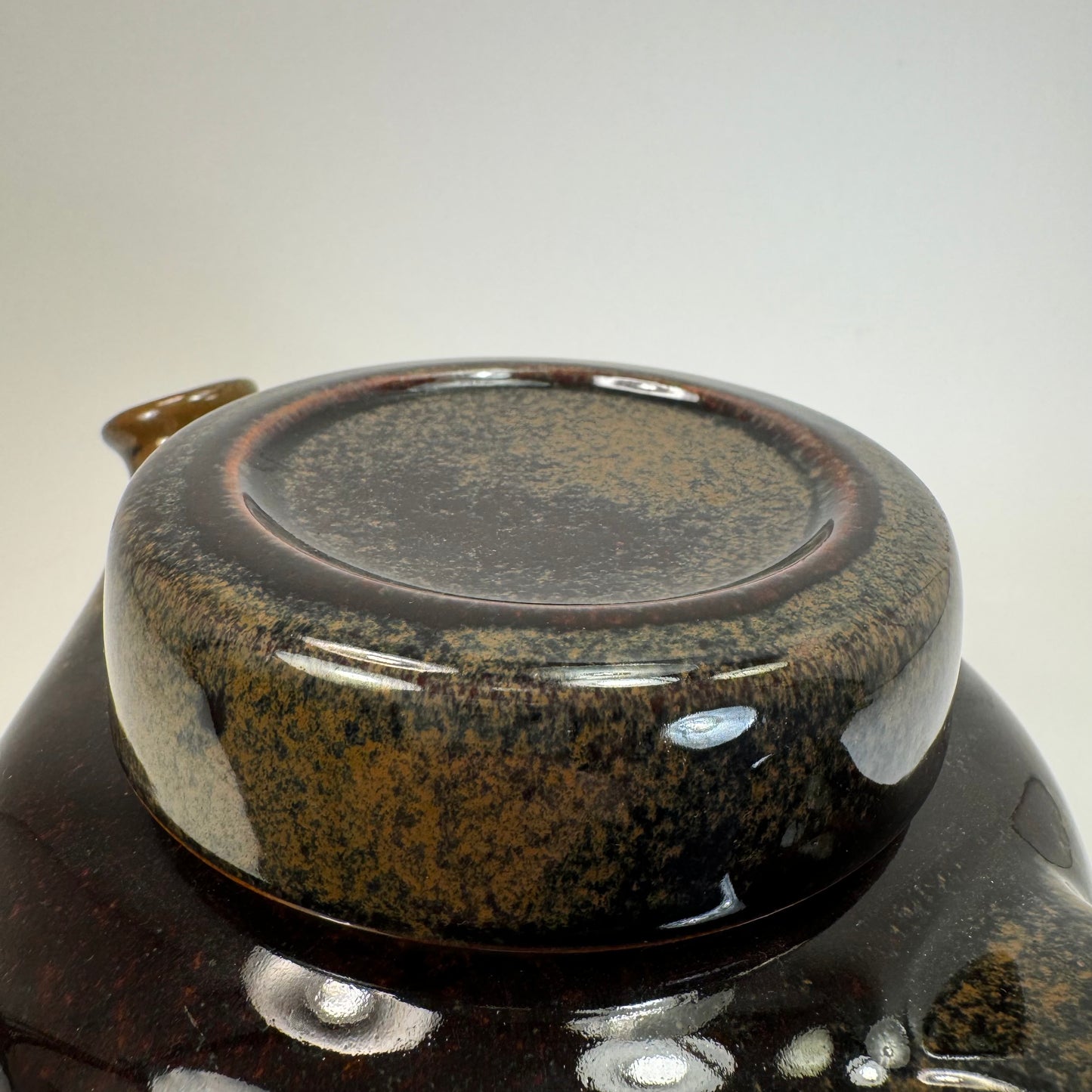 Tea pottle by Ulla Procopé