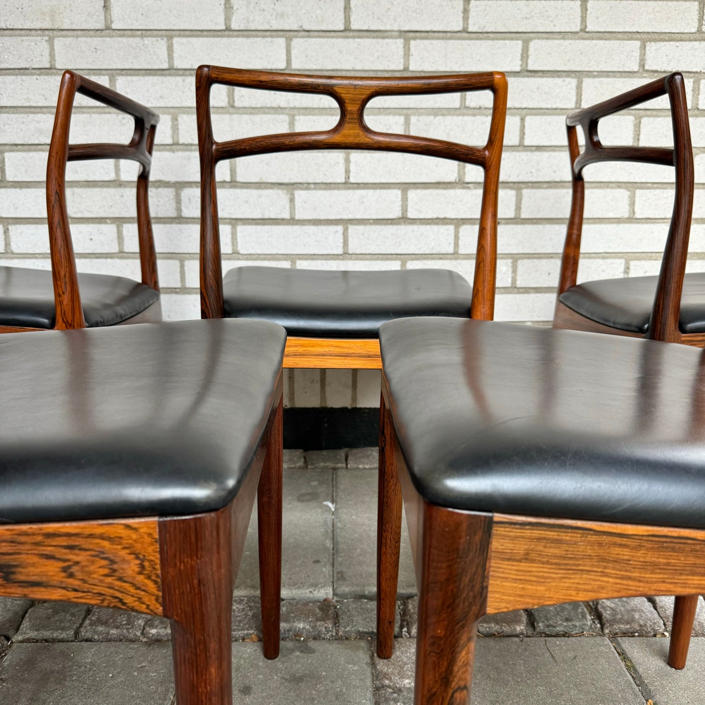 Ovanligt set med 6 stolar av Johannes Andersen