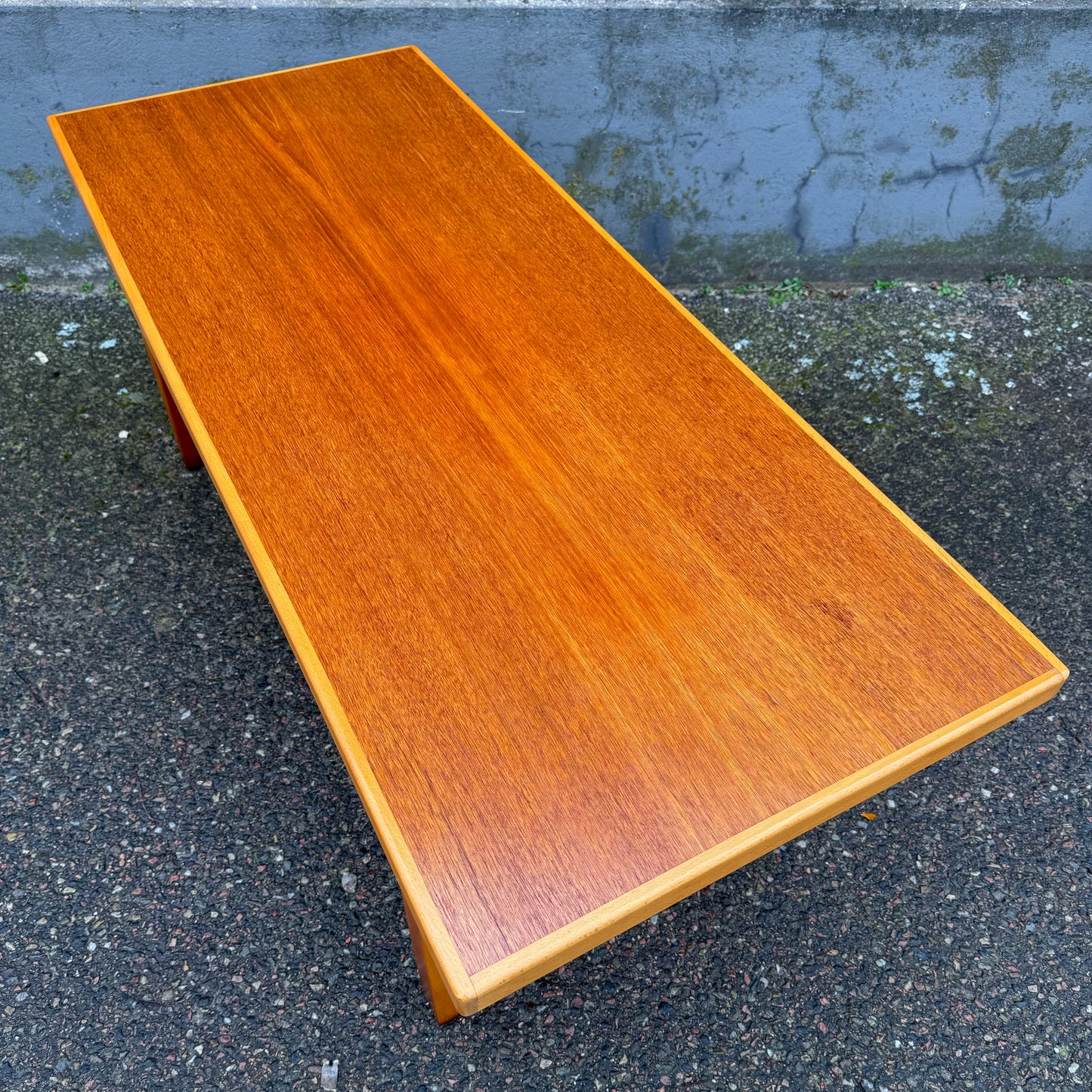 Soffbord i teak och bok