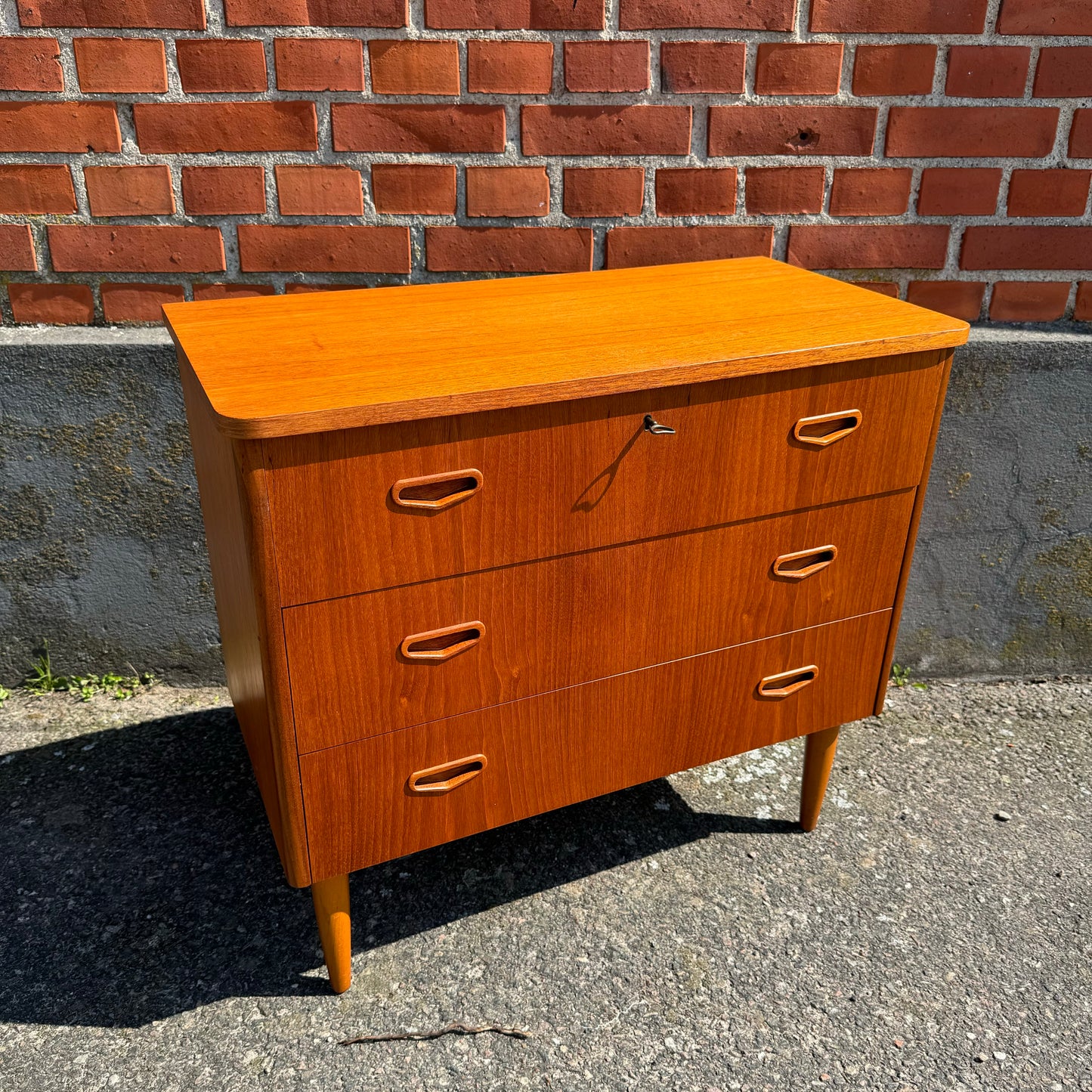 Chest of drawers
