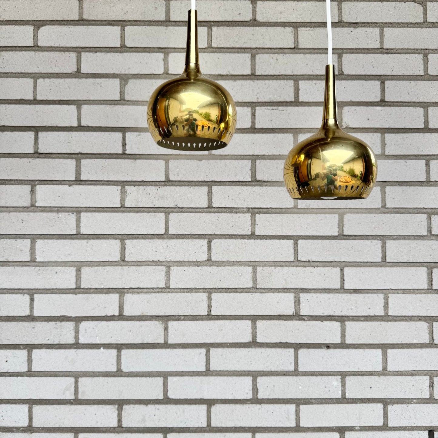 2st lampor i mässing av Hans-Agne Jakobsson