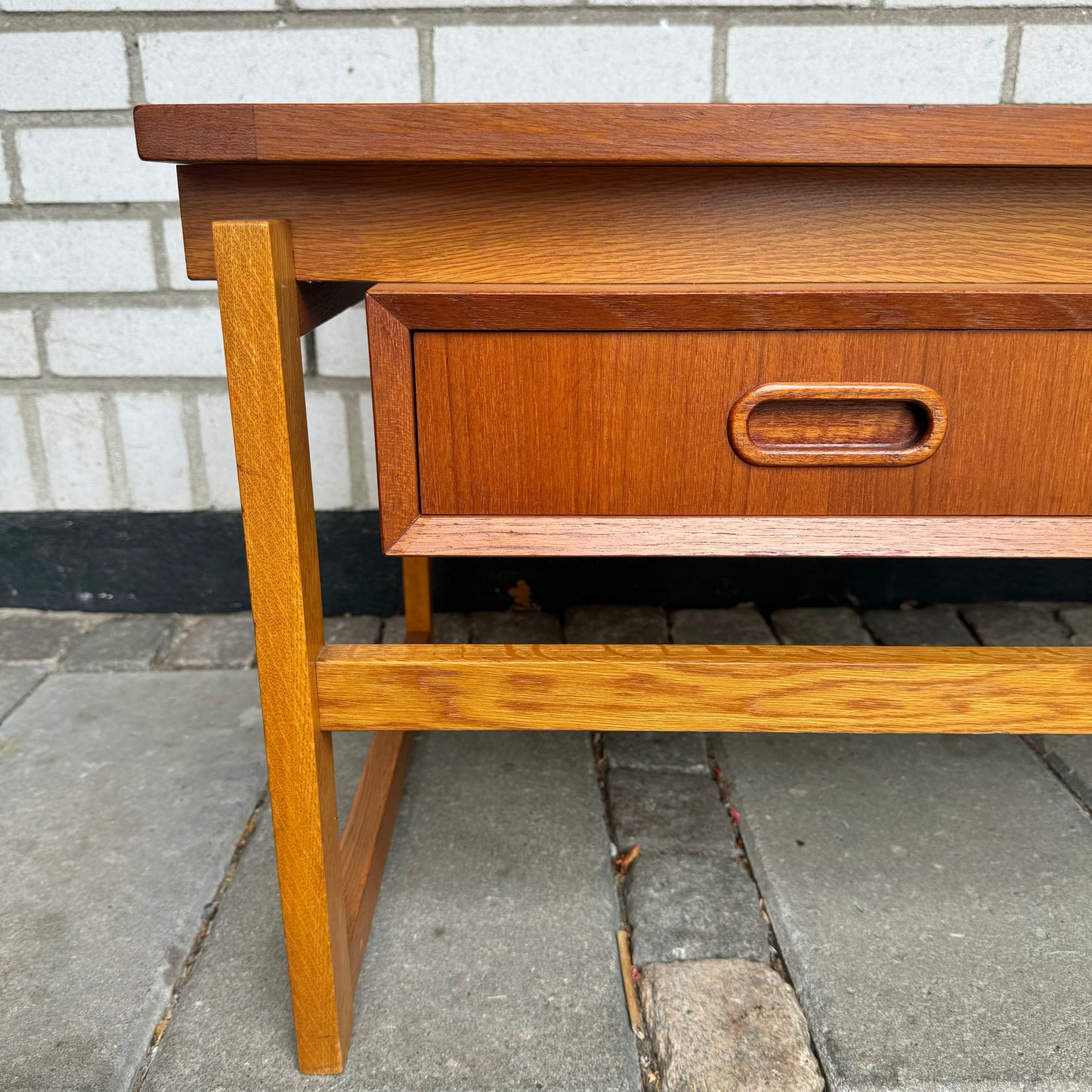 Side table ”petita” by Jörgen Maahr & Otto Nielsen