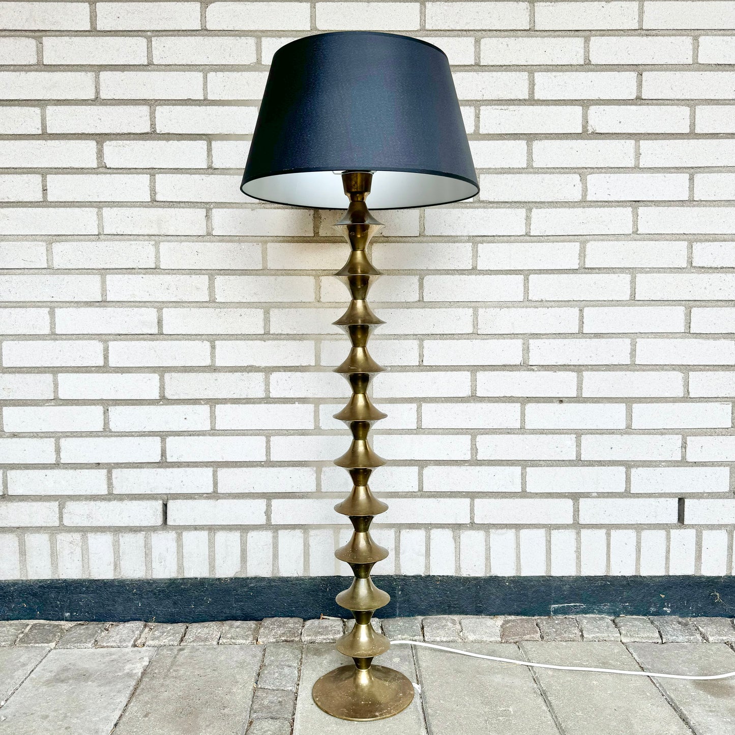 Golvlampa i mässing från Elite Ab