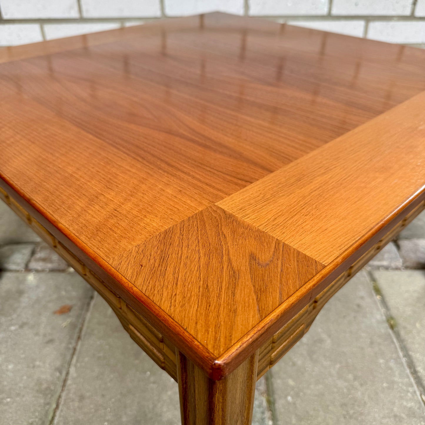 Kvadratiskt soffbord från Alberts Tibro