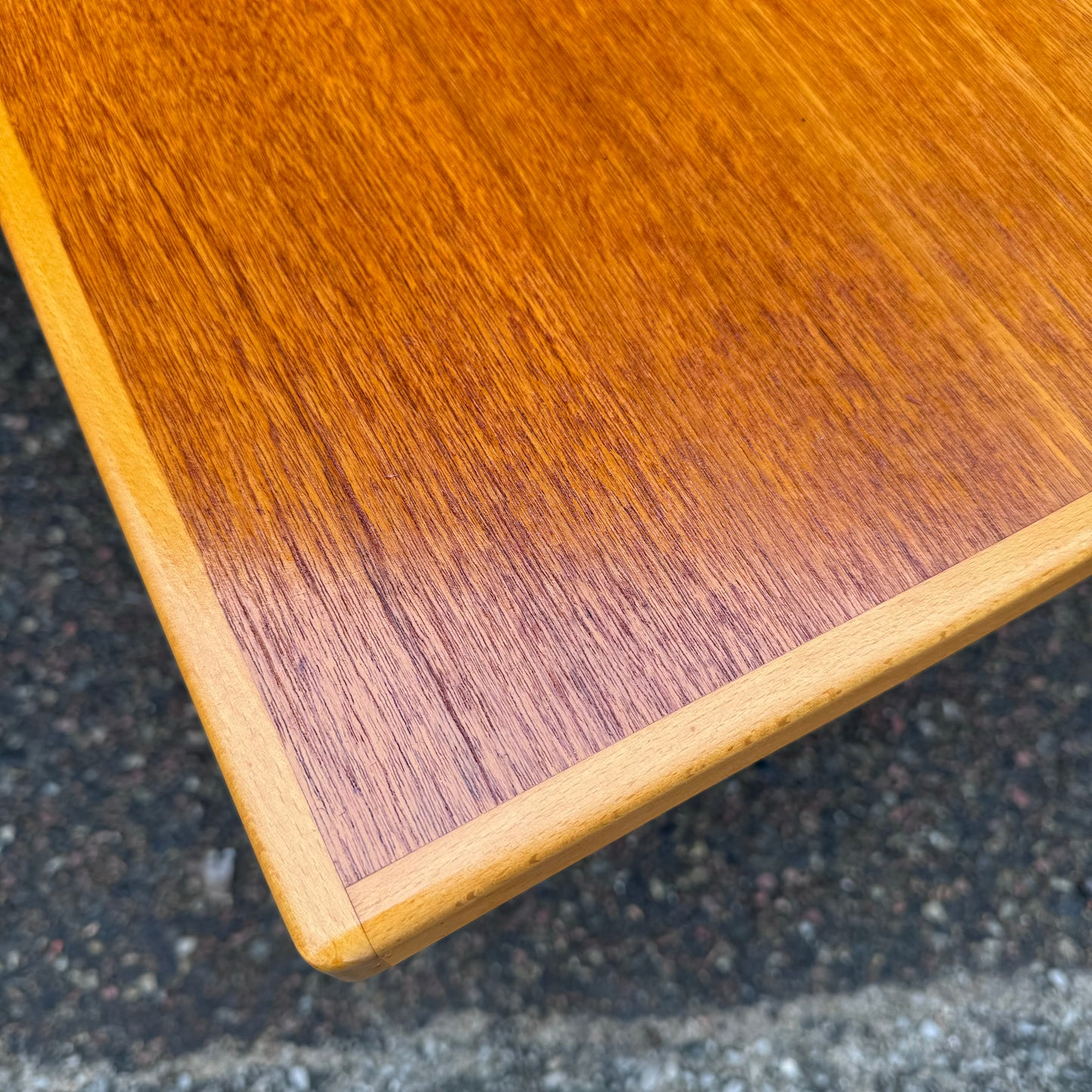 Soffbord i teak och bok