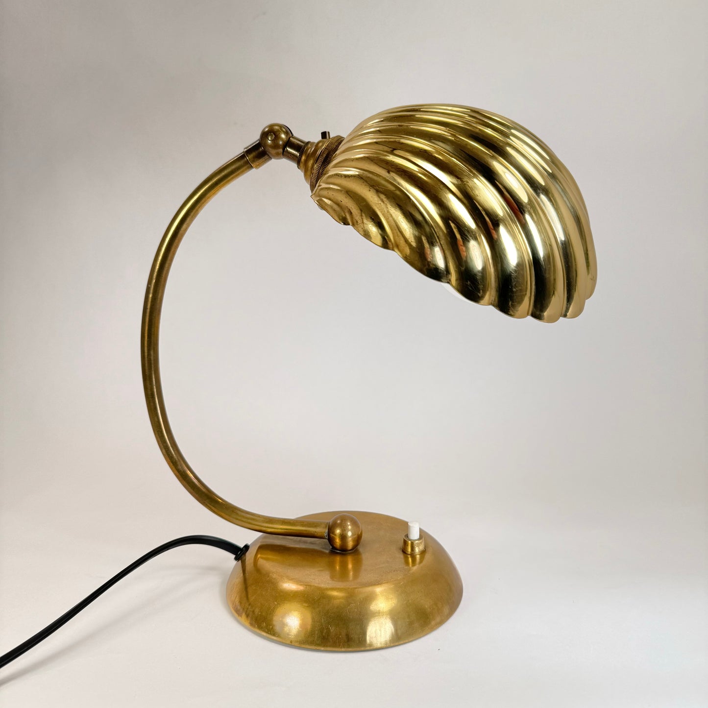 Clam shell table/wall lamp in brass