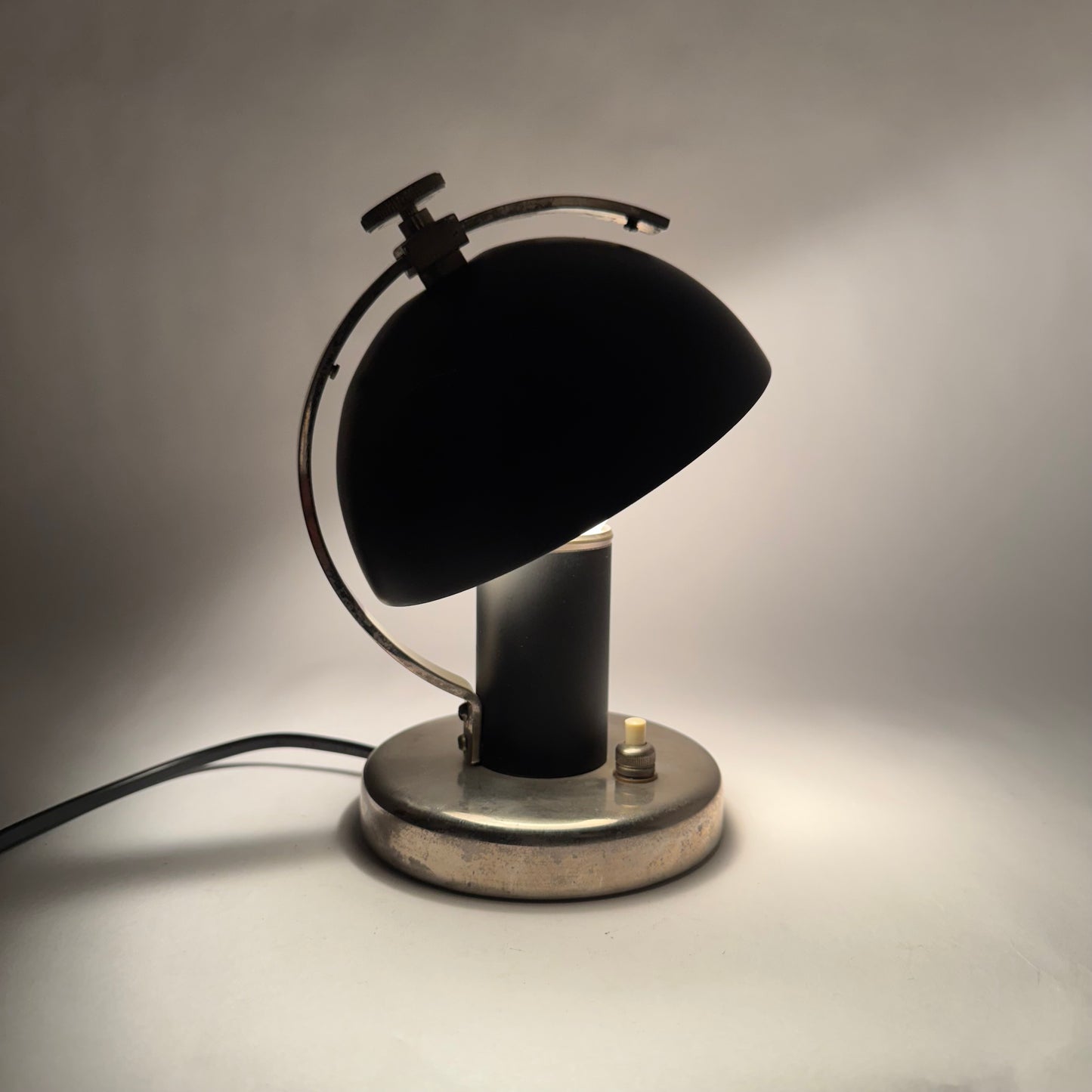 Bords/vägglampa av Erik Tidstrand för NK