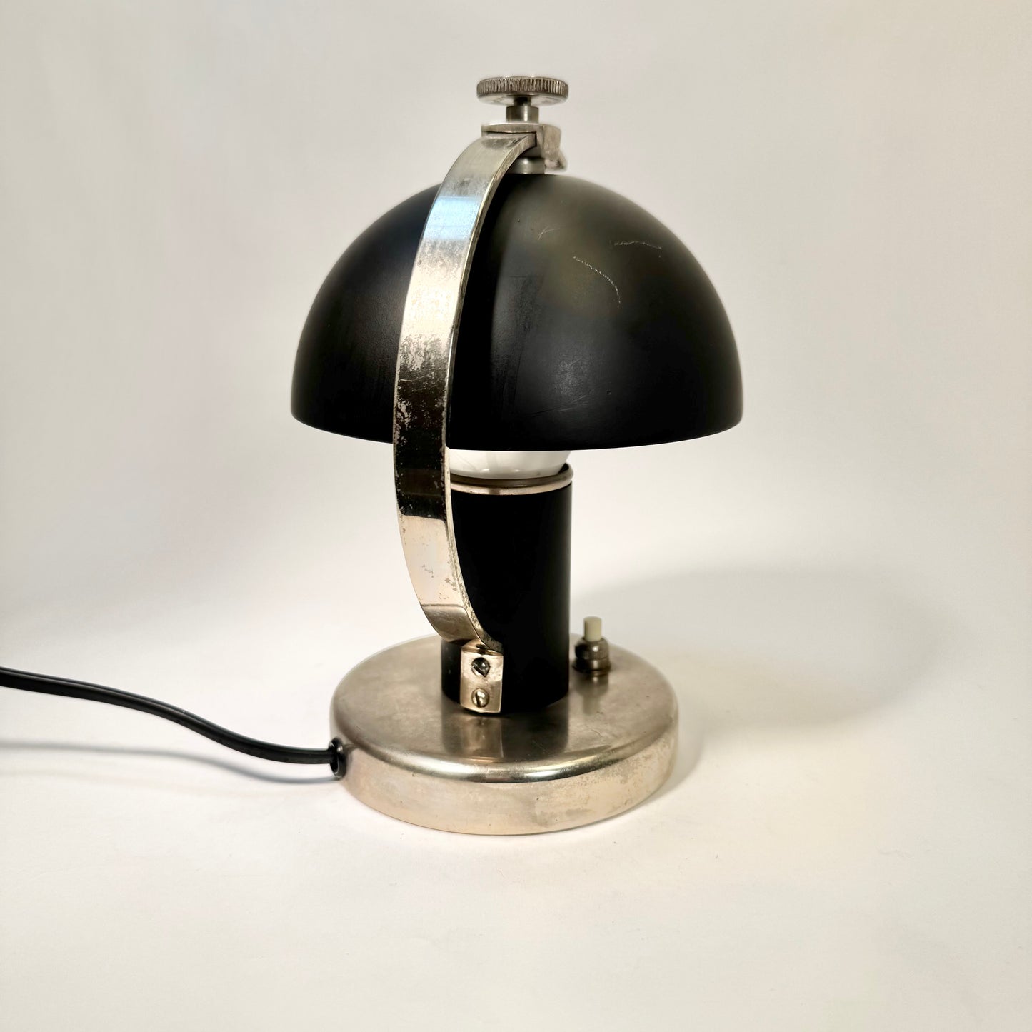Bords/vägglampa av Erik Tidstrand för NK
