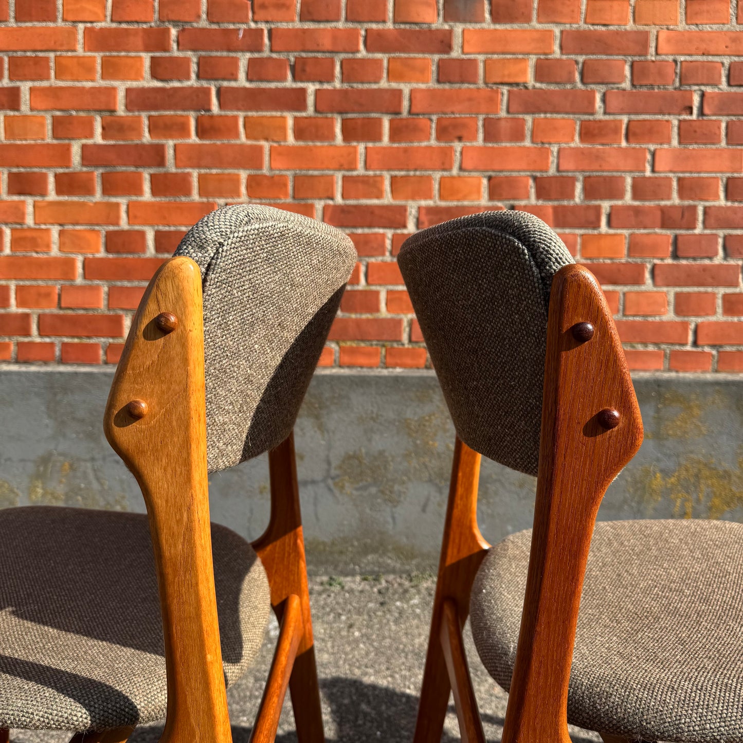 4st matstolar i ek av Erik Buch