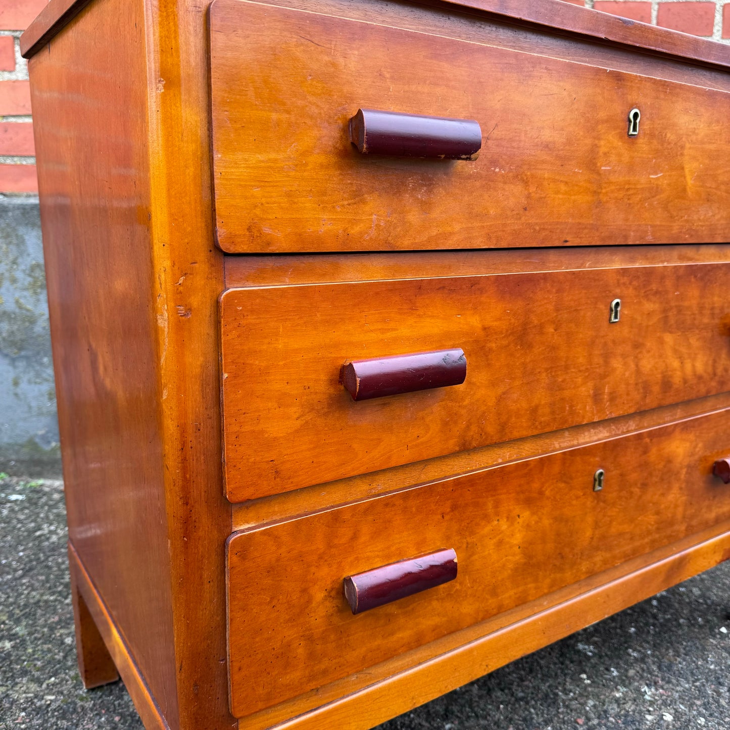 Chest of drawers