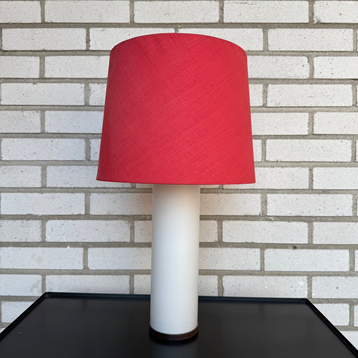 Bordslampa av Uno & Östen Kristiansson för LUXUS