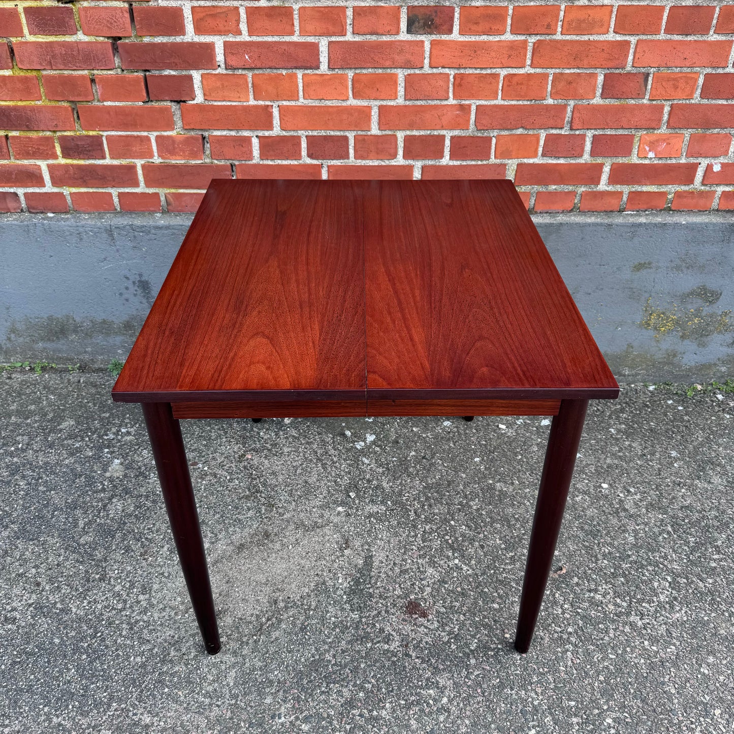 Dining table with extensions