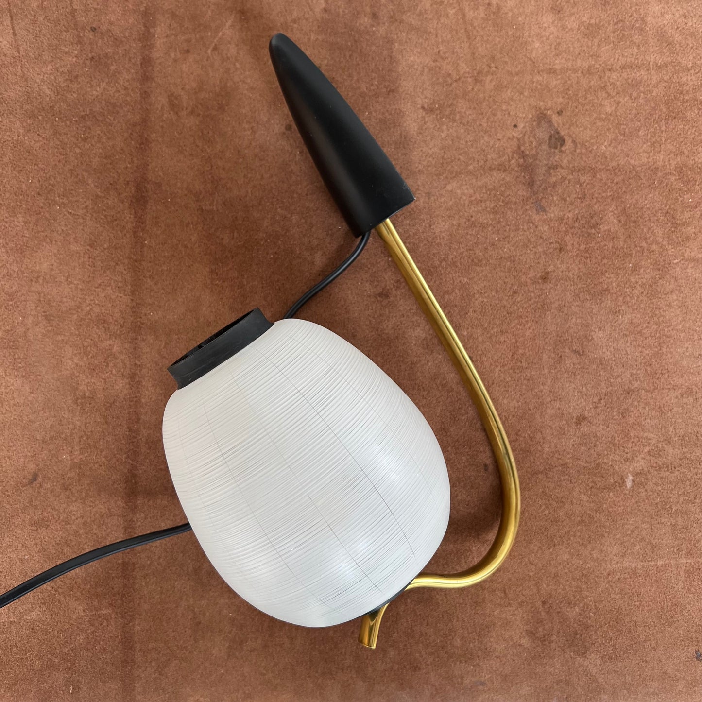 Wall lamp with brass detail