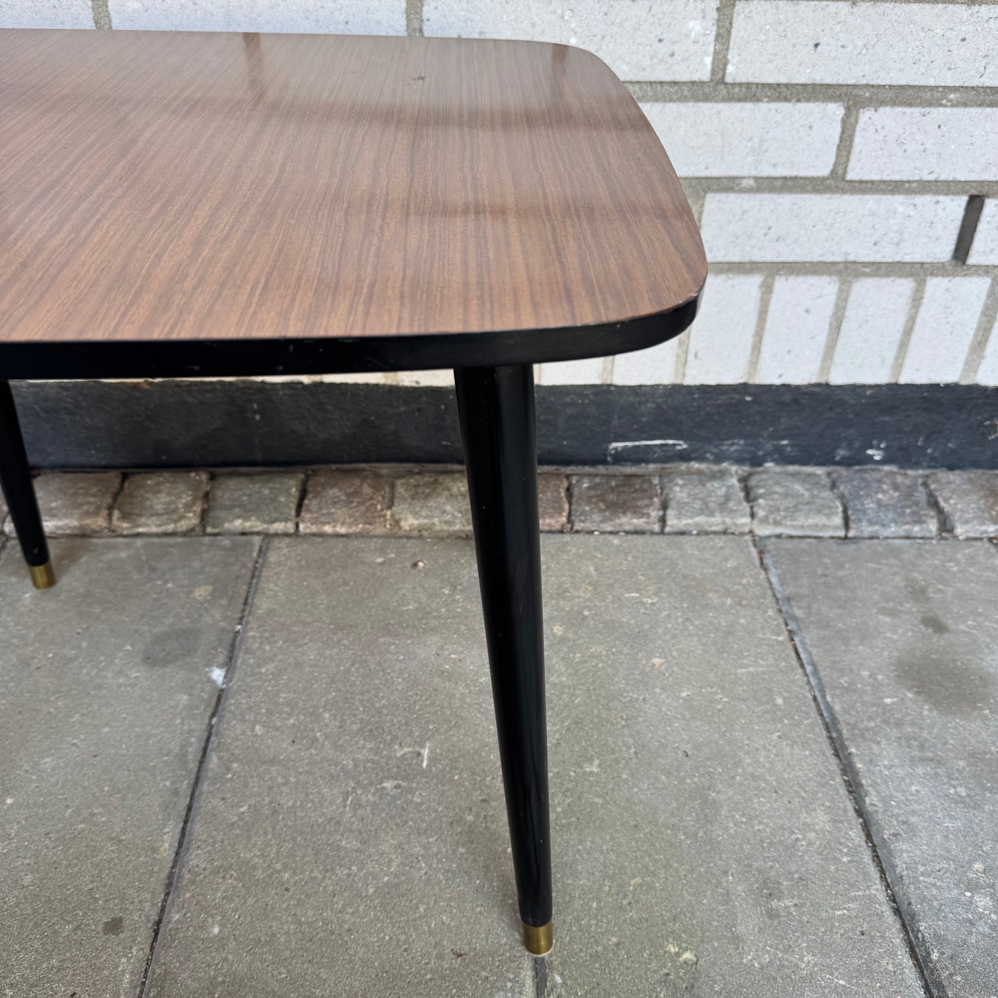 Nätt sidobord från Bröderna Miller Bankeryd
