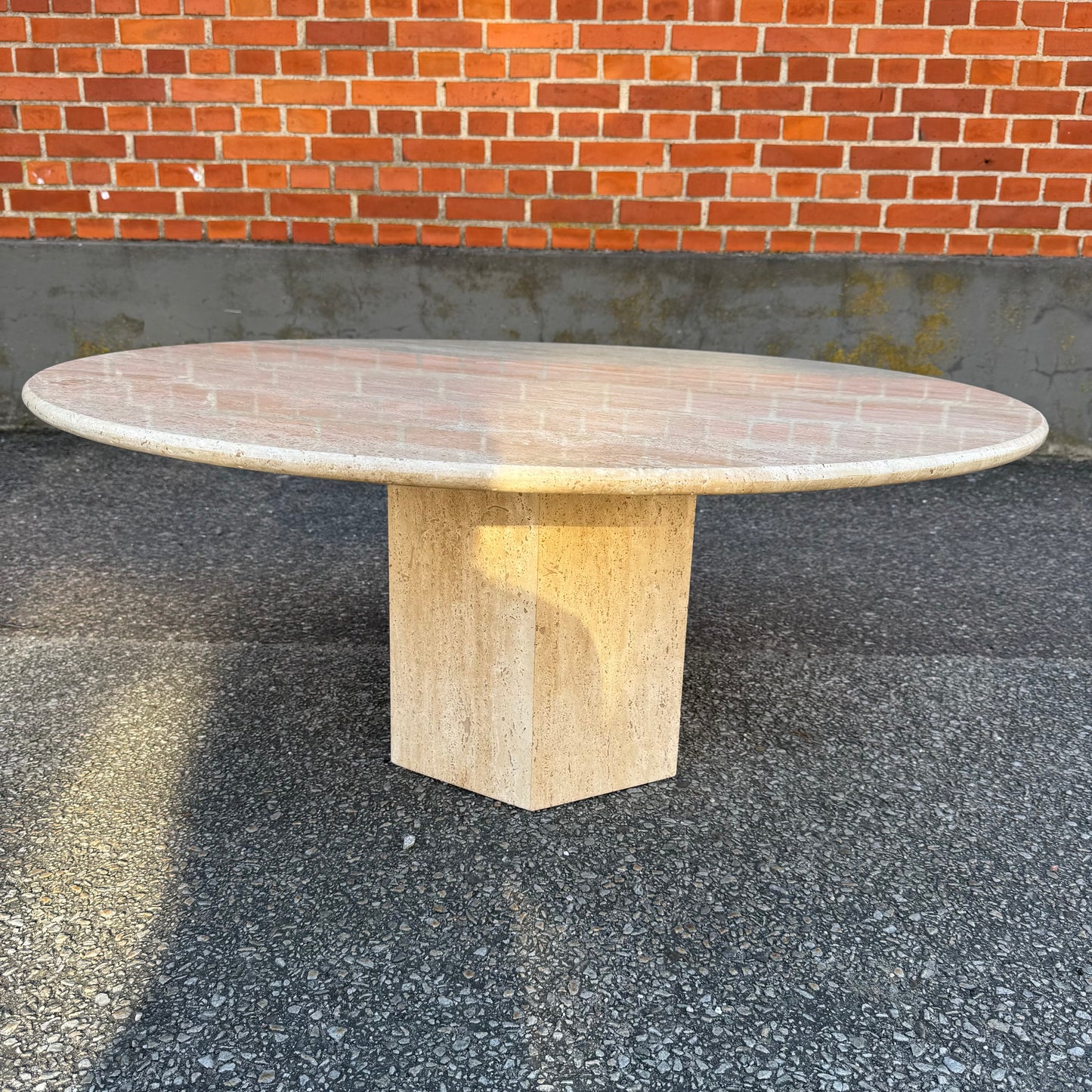 Runt soffbord i travertin