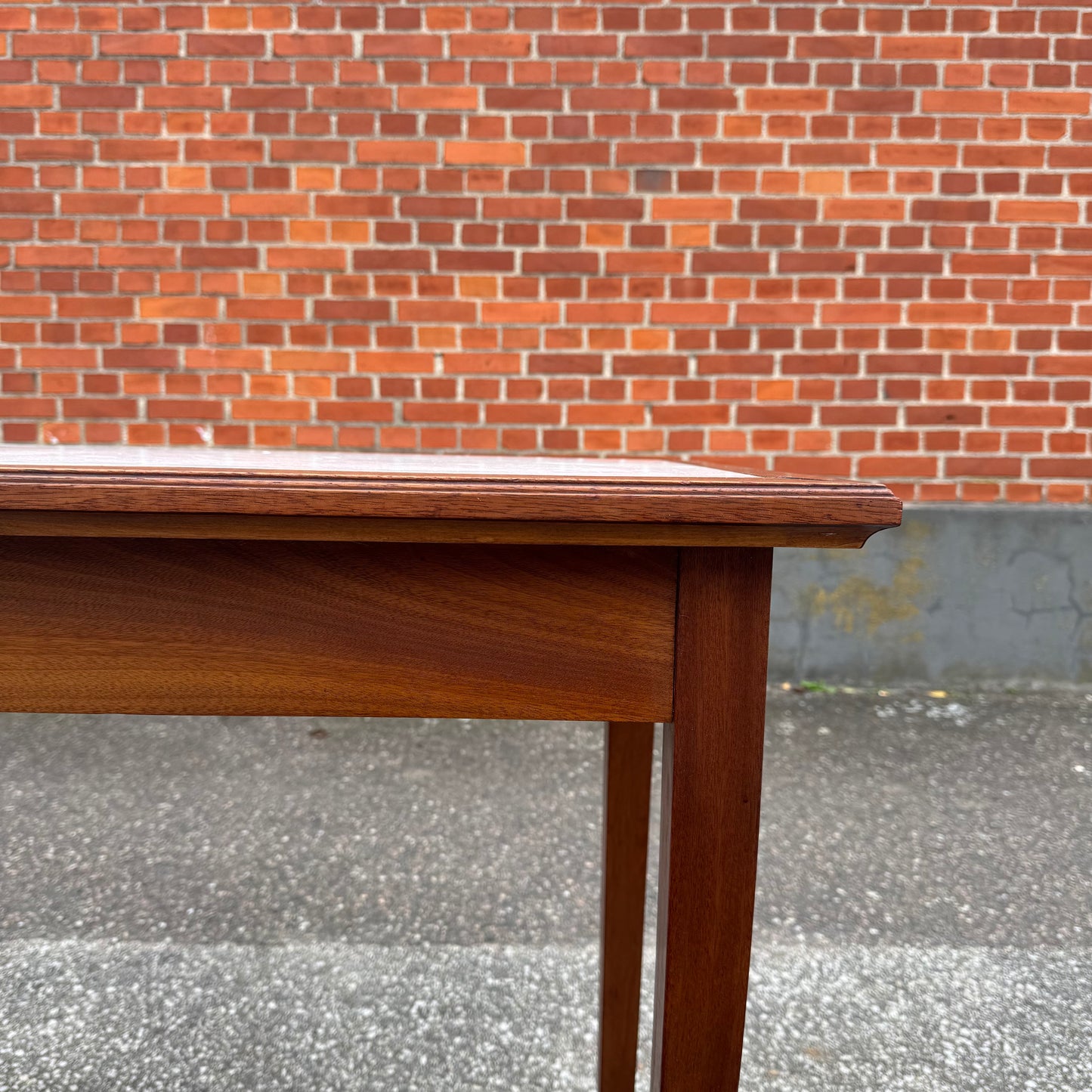Bord i jugendstil med marmorskiva