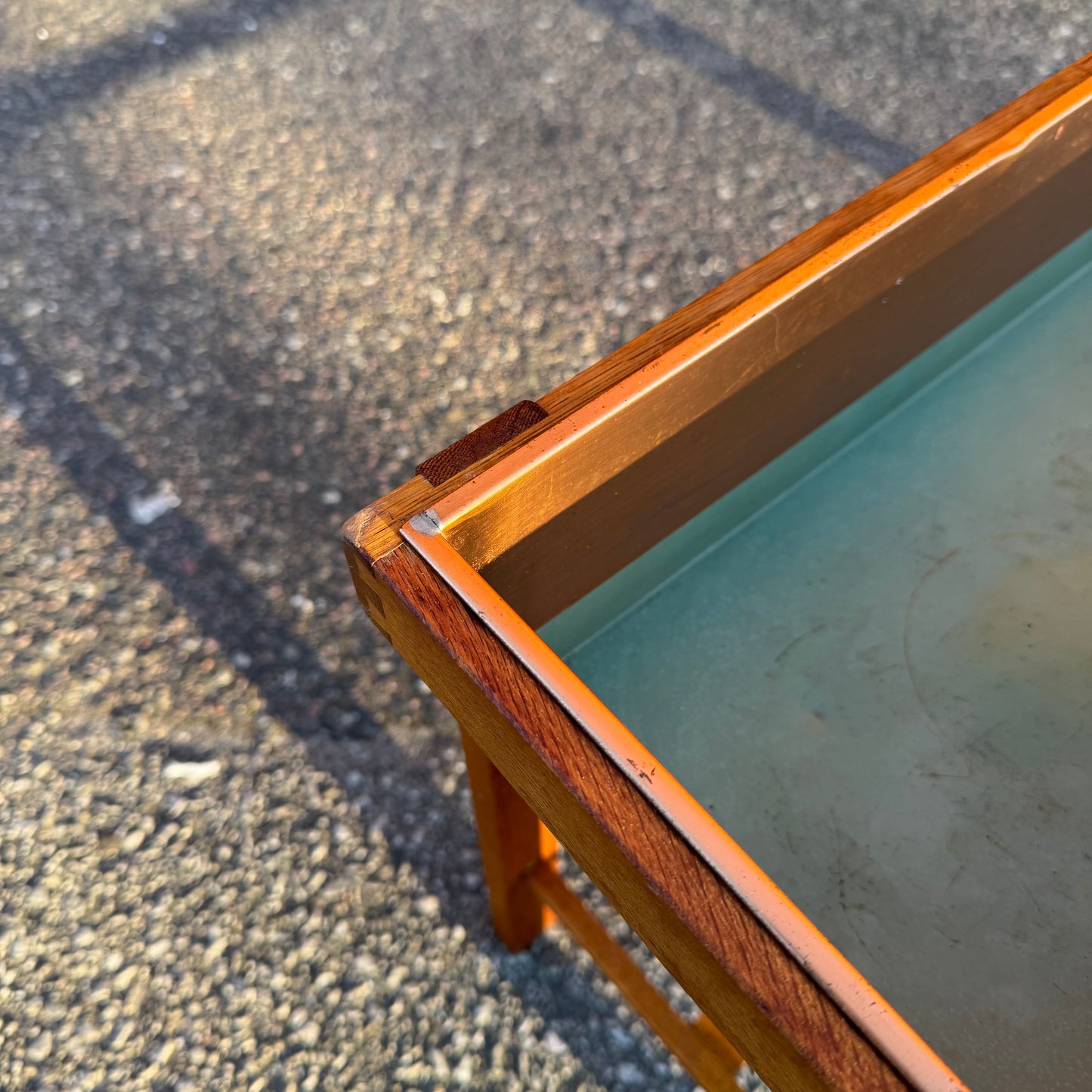 Blombord i teak och koppar