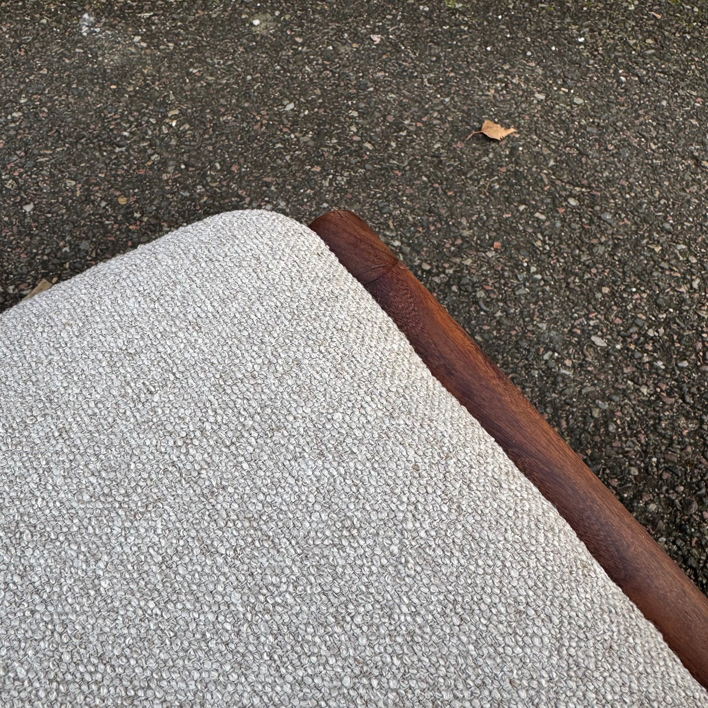 Paret matstolar av Eric Buch