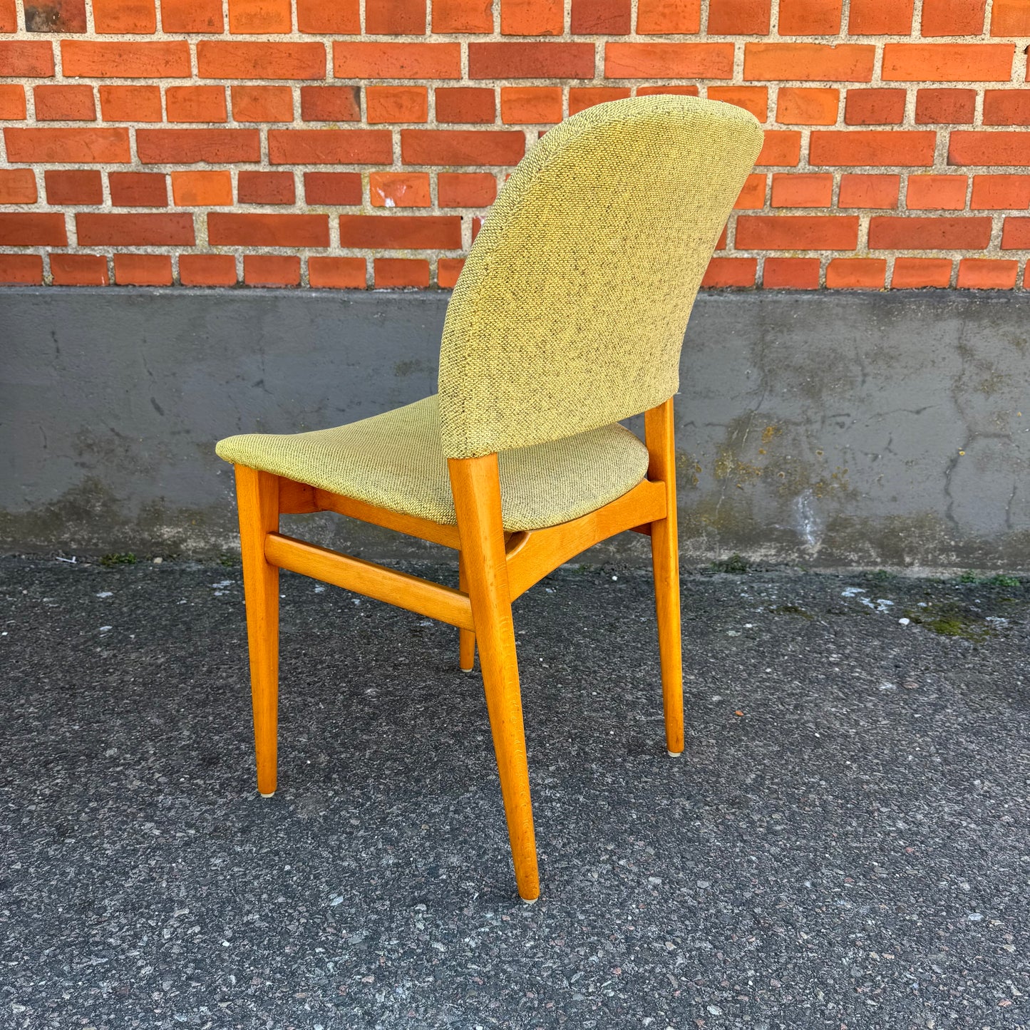 Set med 6st stolar i bok