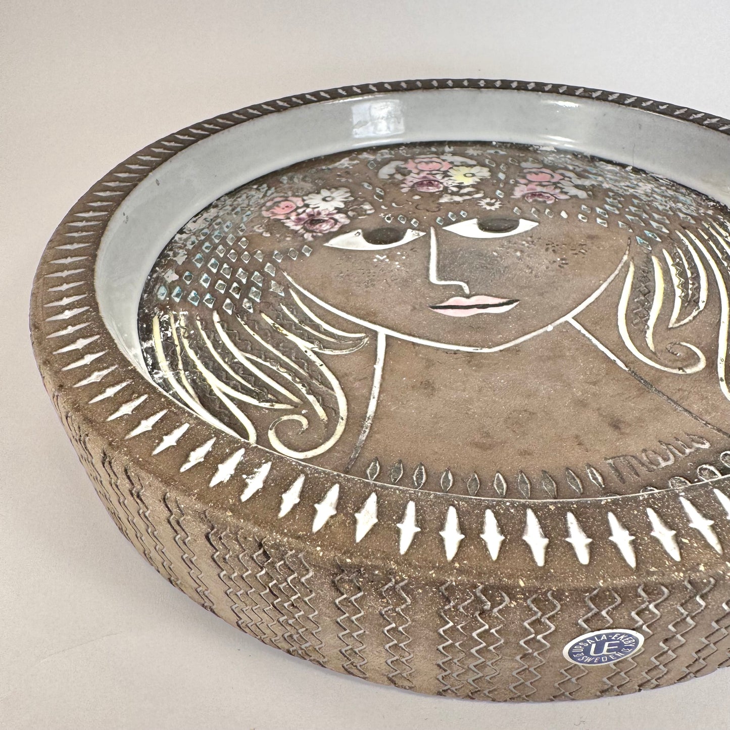 The ashtray/platter ”Beata” by Mari Simmulsson