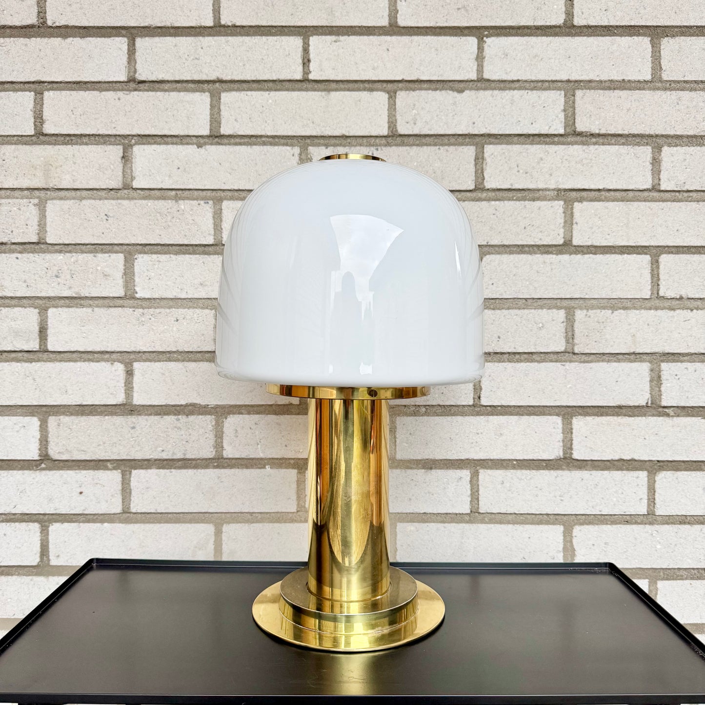 Stor bordslampa i glas o mässing från Limburg