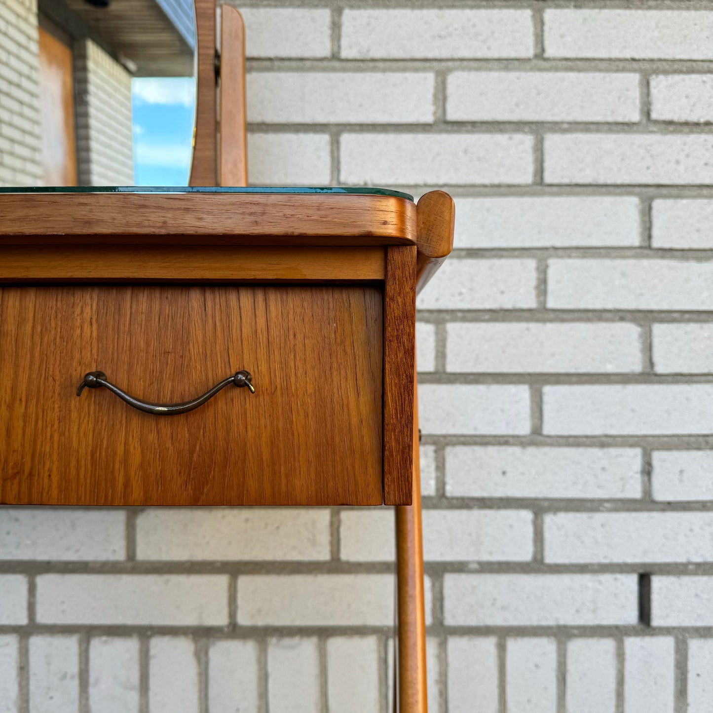 Sminkbord i teak och bok