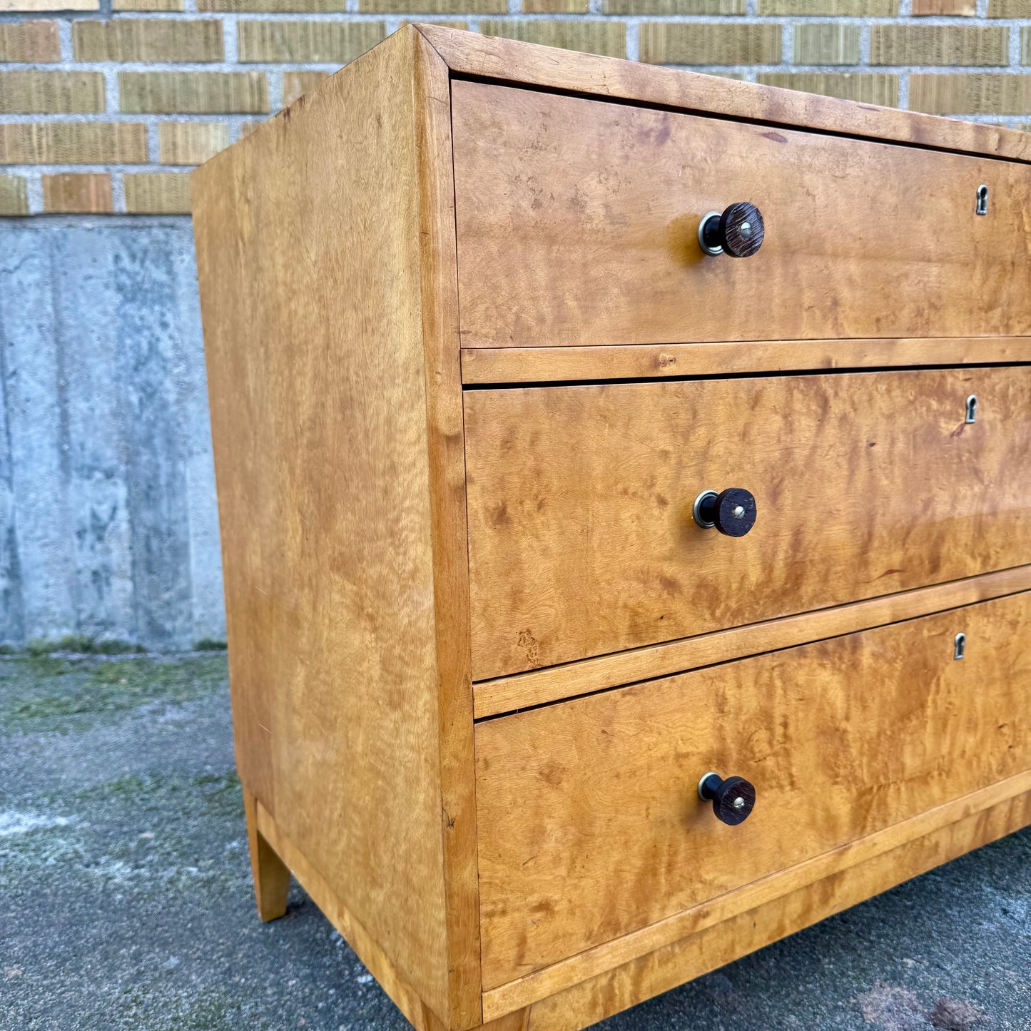 30-40 tals byrå i björk