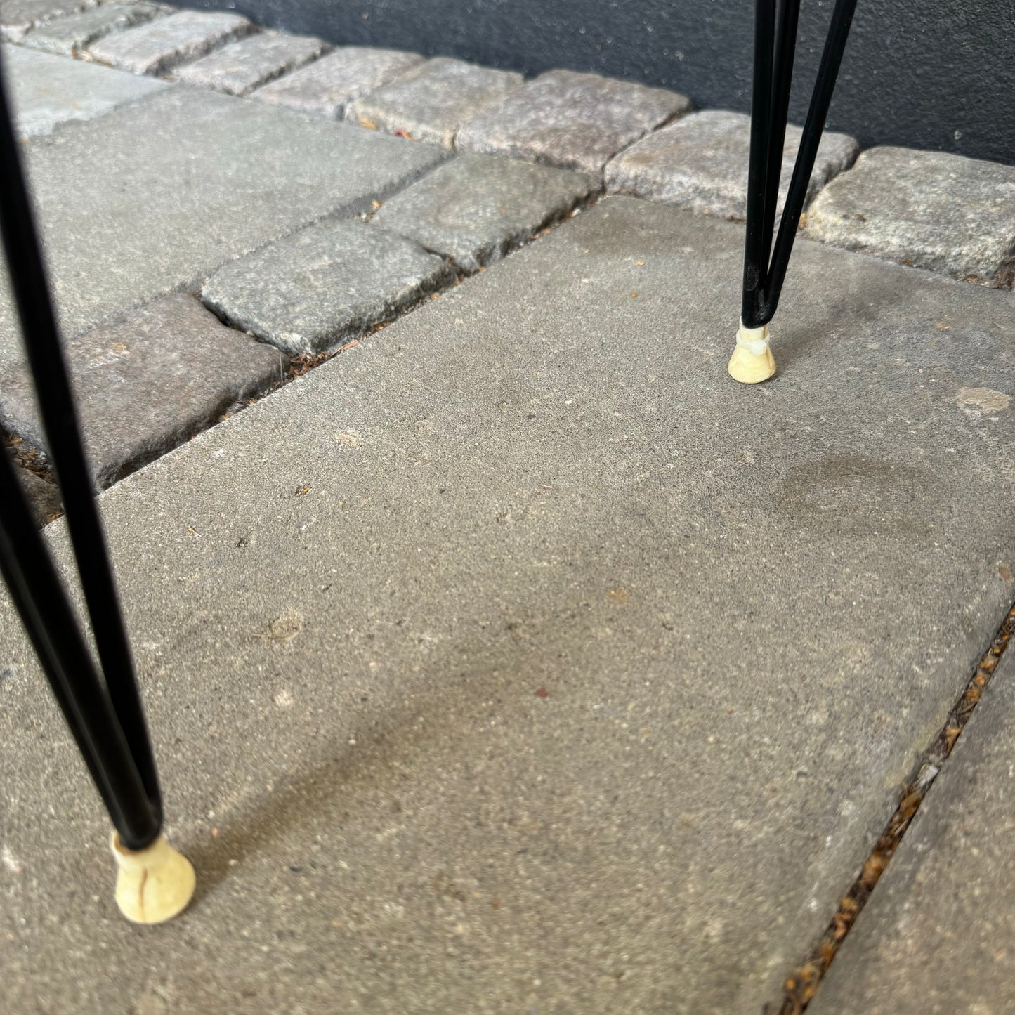 Flower table in teak