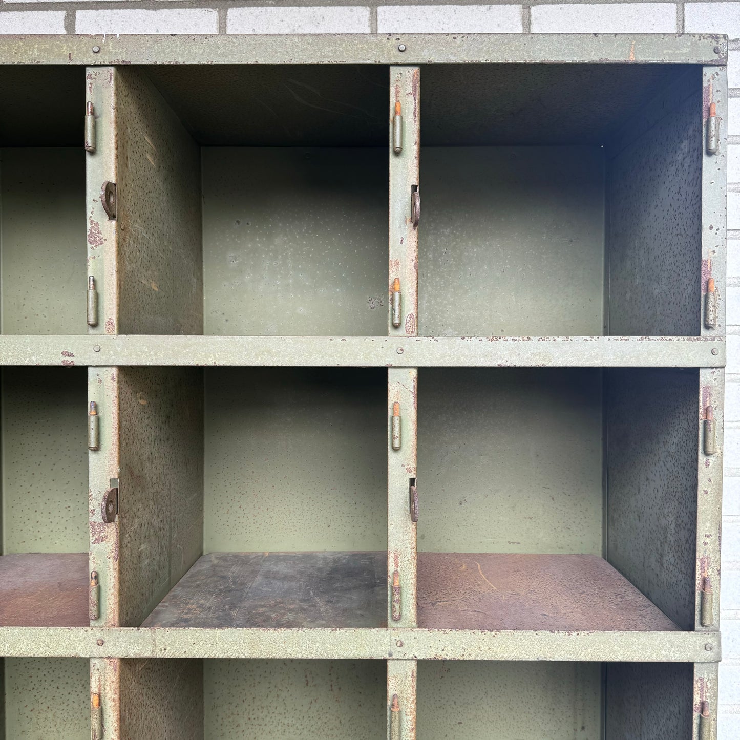 Storage cabinet in metal